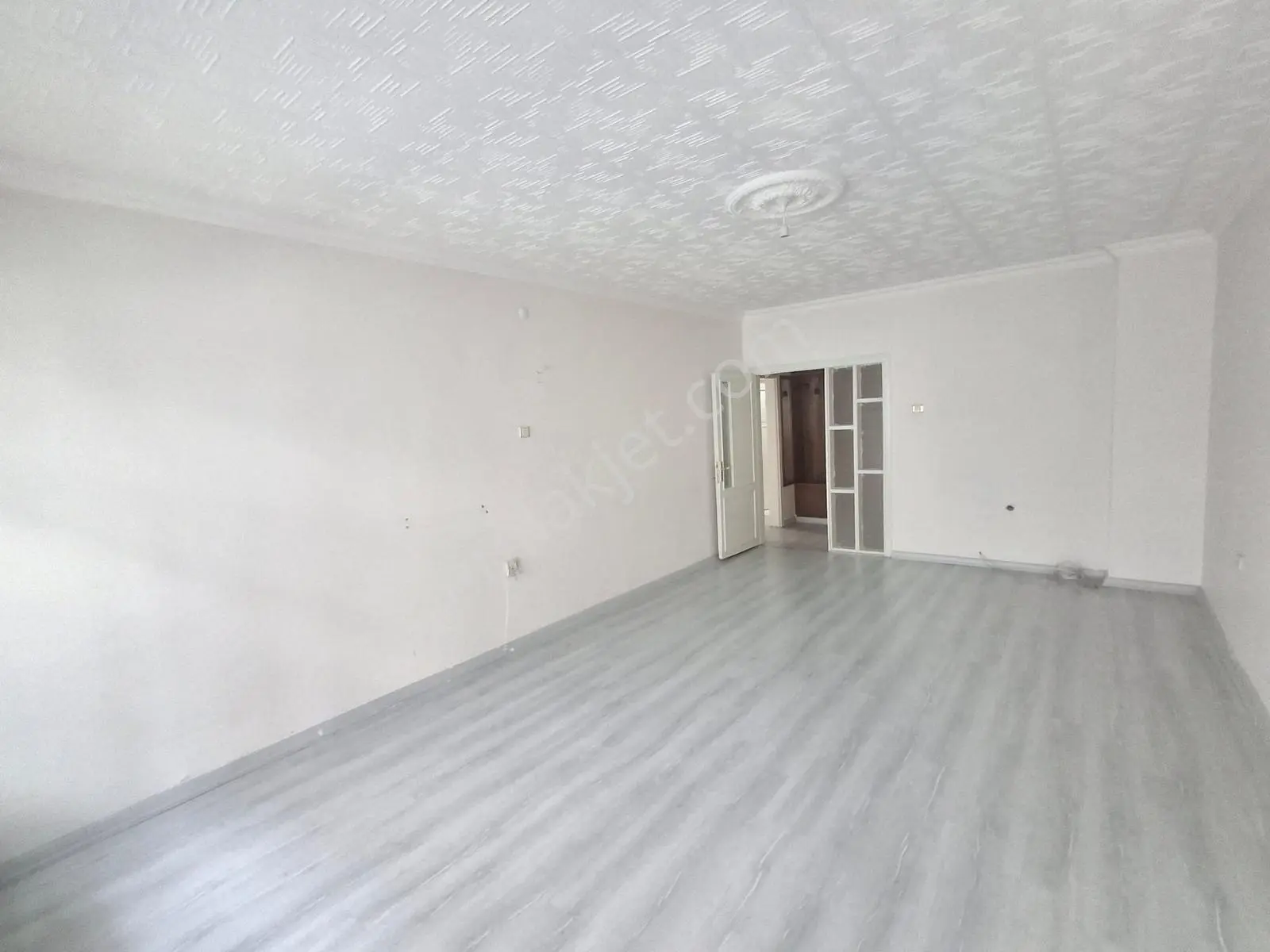 Karargahtepe Mahallesinde Bağımsız Salon 3+1 Kiralık Daire - Görsel 3