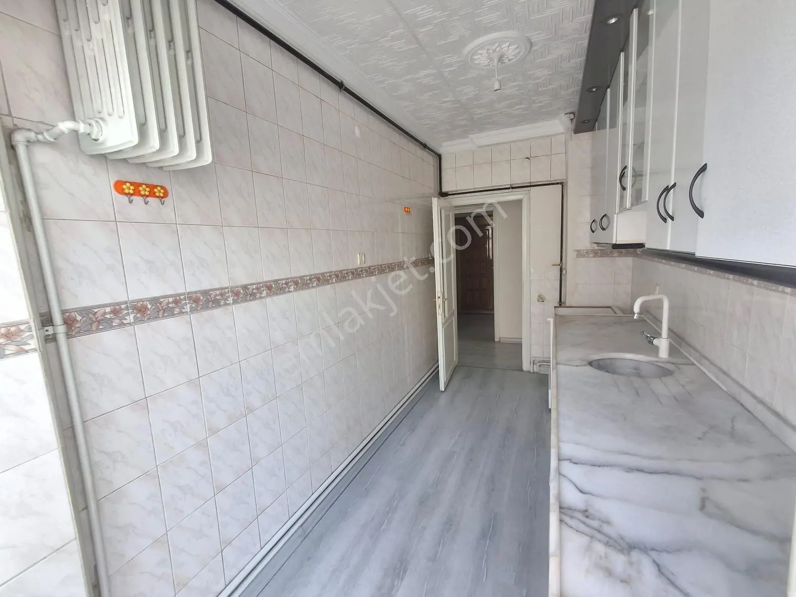 Karargahtepe Mahallesinde Bağımsız Salon 3+1 Kiralık Daire - Görsel 5
