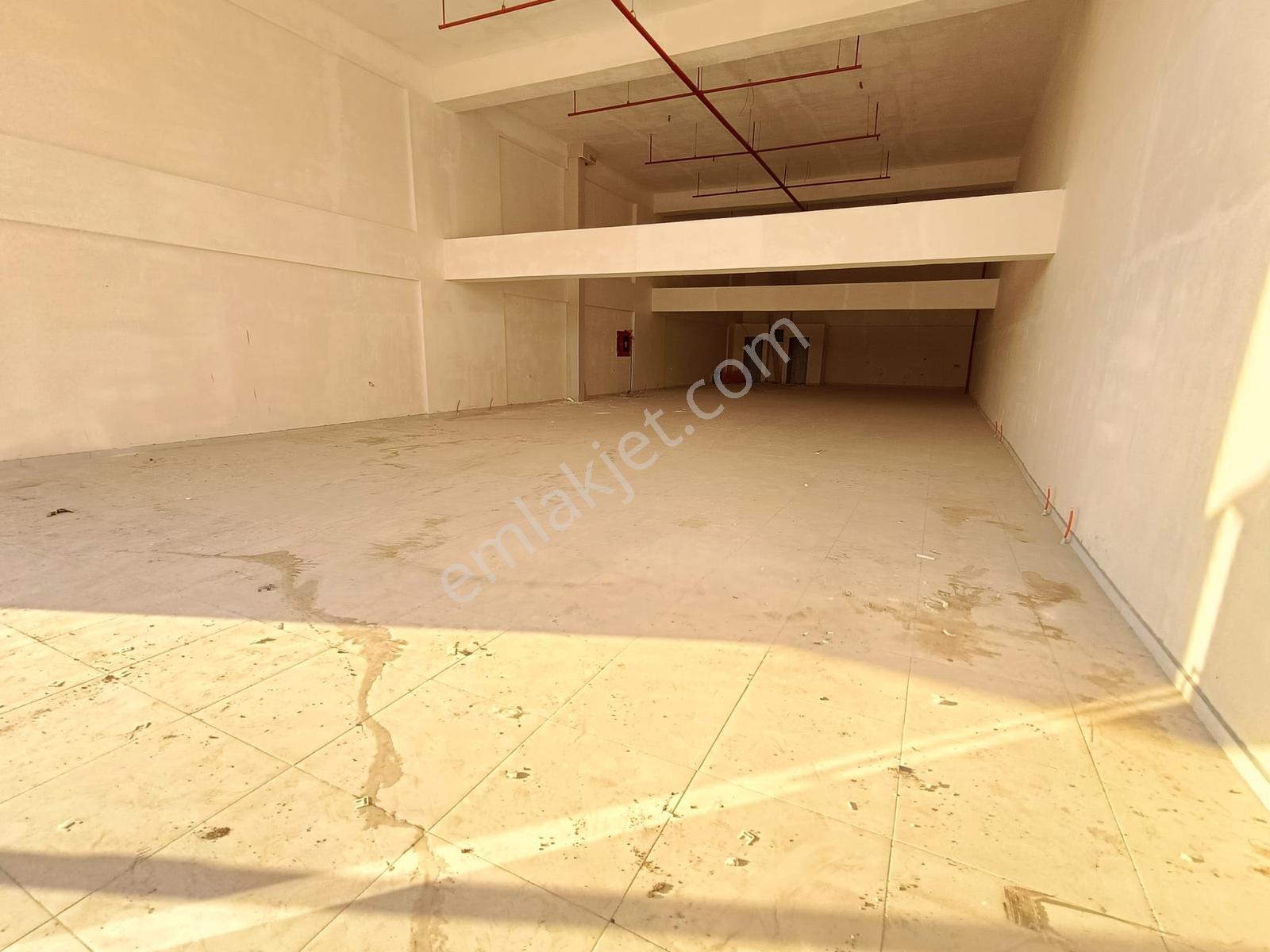 Asma Tavanlı 300 M2 Her İşe Uygun Kiralık Dükkan - Görsel 11