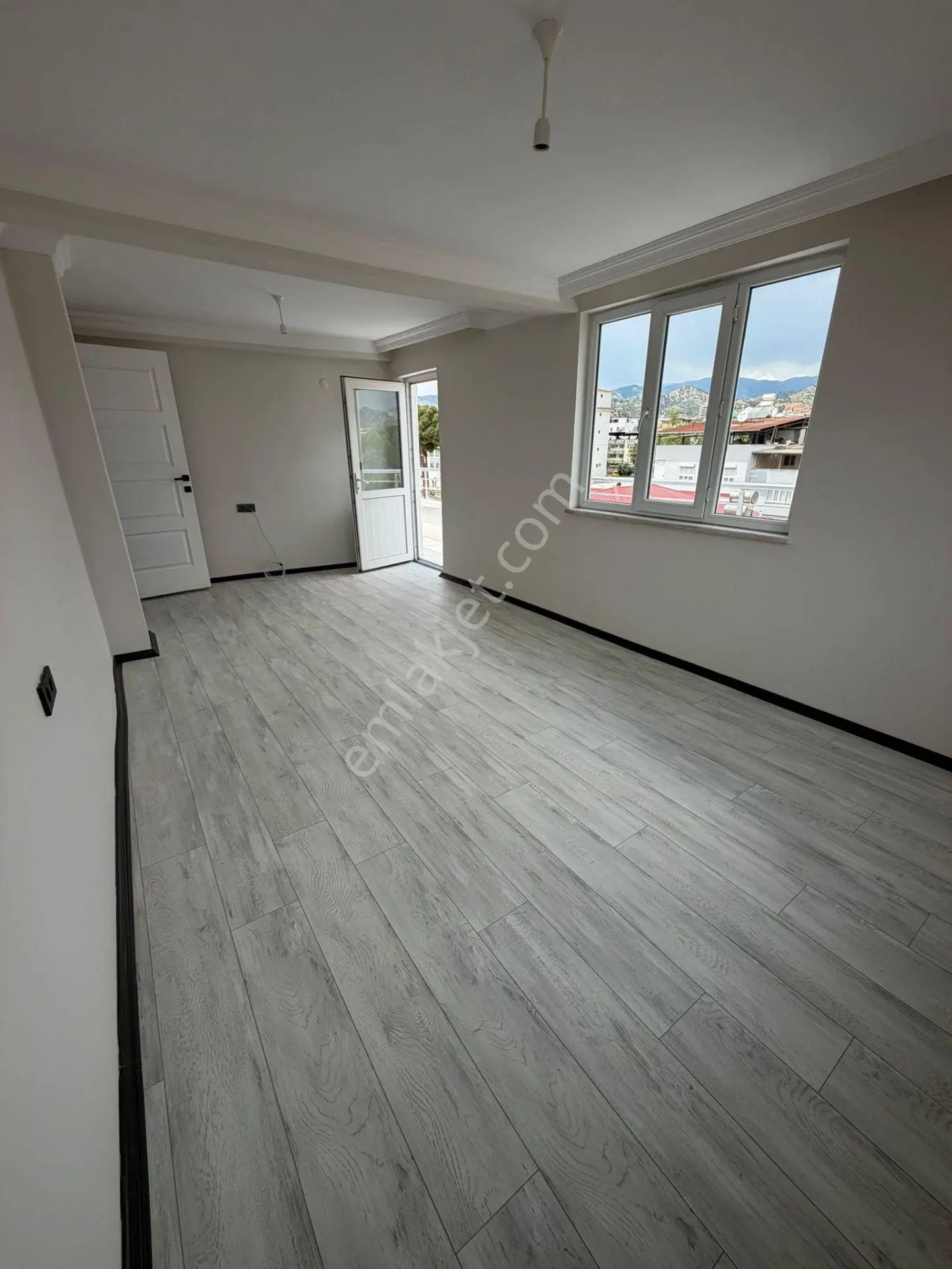 Tetik Emlak’tan Zafer Mahallesi’nde Full Tadilatlı 2+1 Satılık Daire