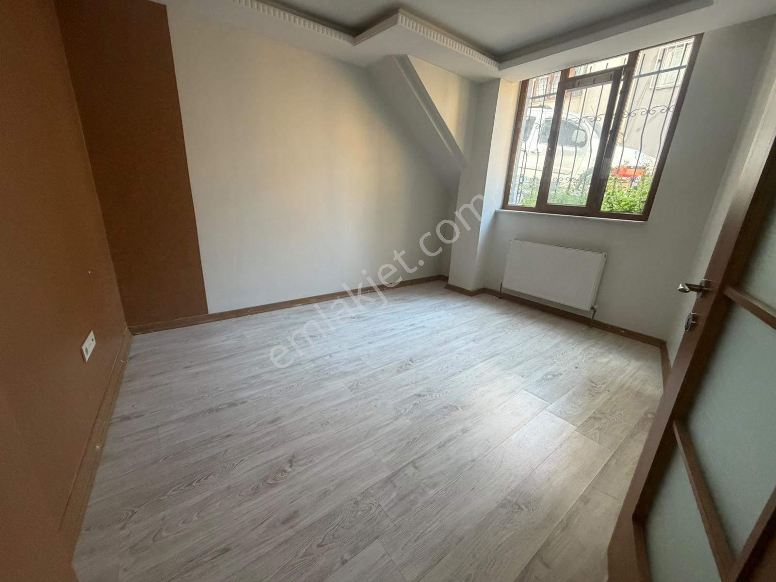 Şeref Emlak Satılık Bahçeli Bahçekatı Daire 3,850,000 Tl - Görsel 19