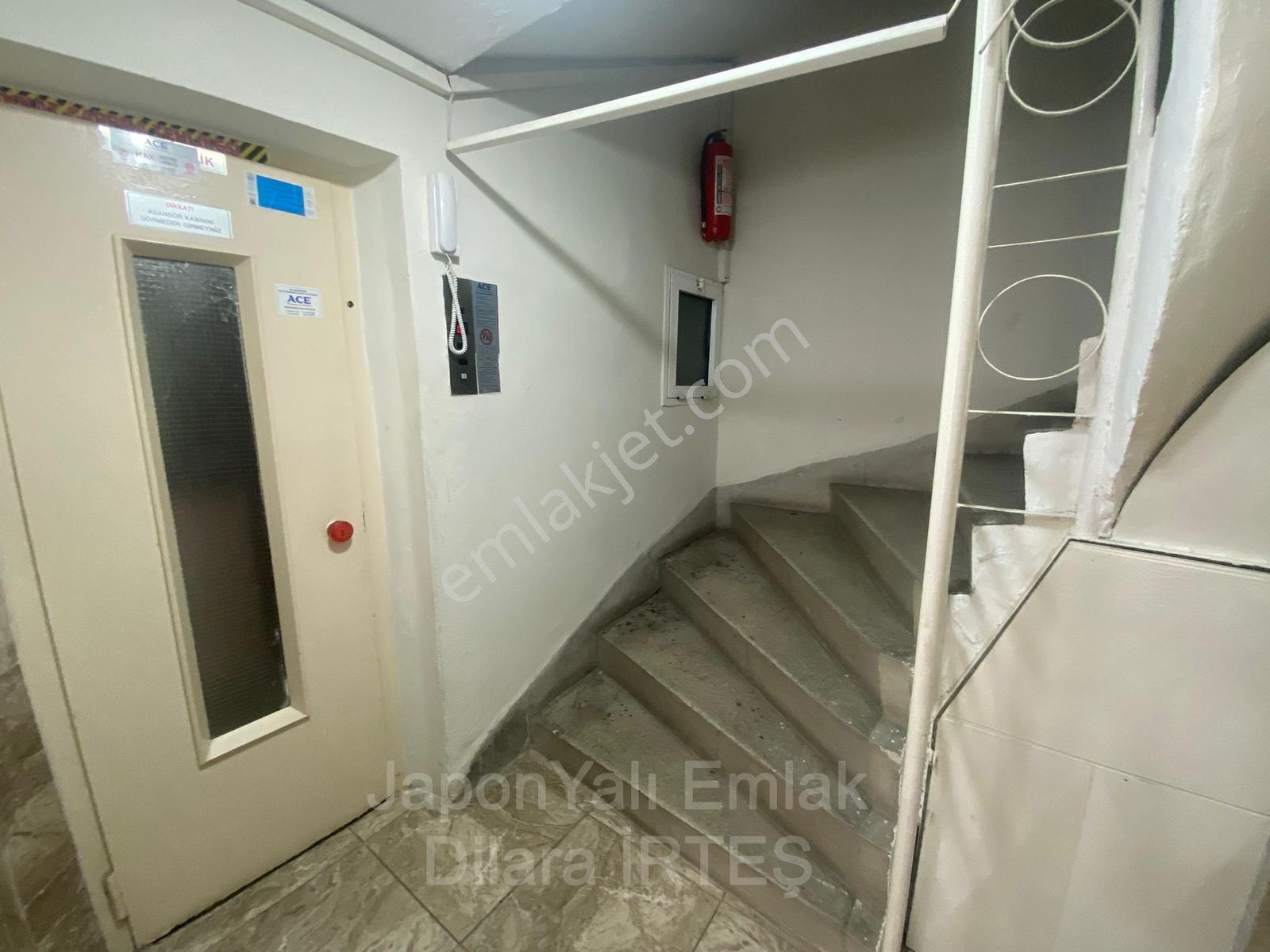 Mithatpaşa Cad. Köprü Durağında Cadde Üzerinde Kiralık Daire - Görsel 22