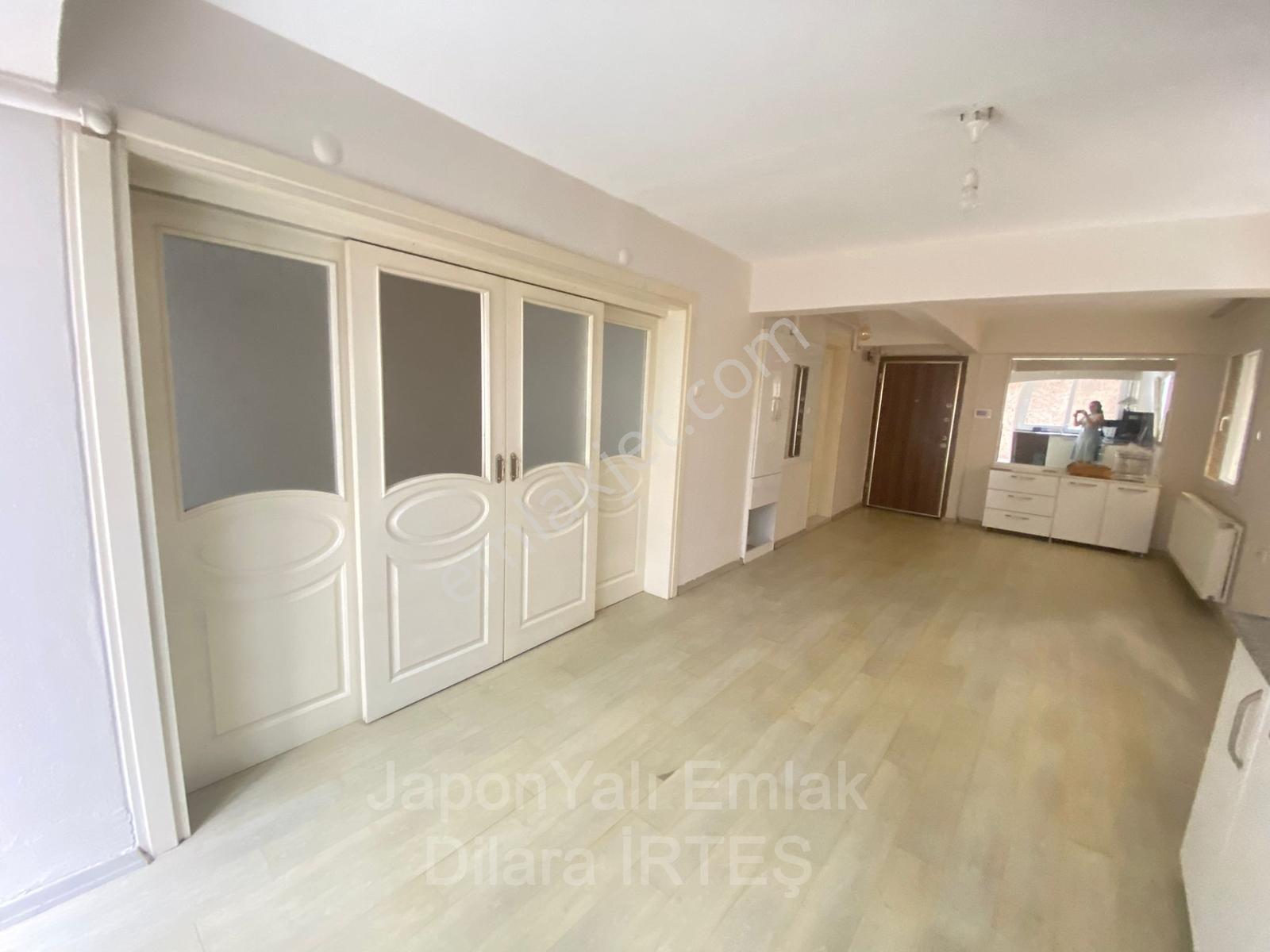 Mithatpaşa Cad. Köprü Durağında Cadde Üzerinde Kiralık Daire - Görsel 5
