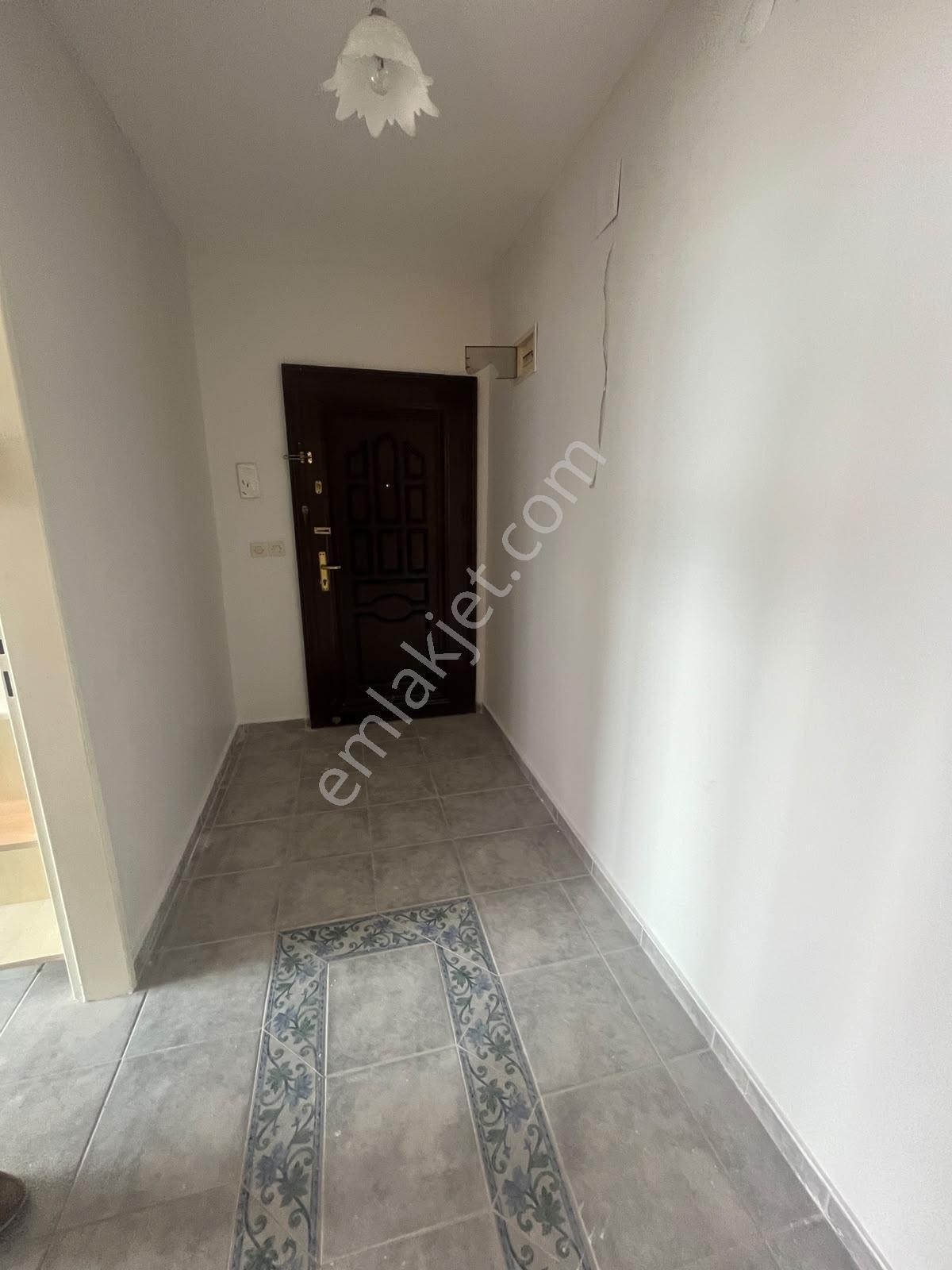 Yuvam Akarca Konutlarında Boyalı Temiz Kiralık 3+1 Daire - Görsel 4