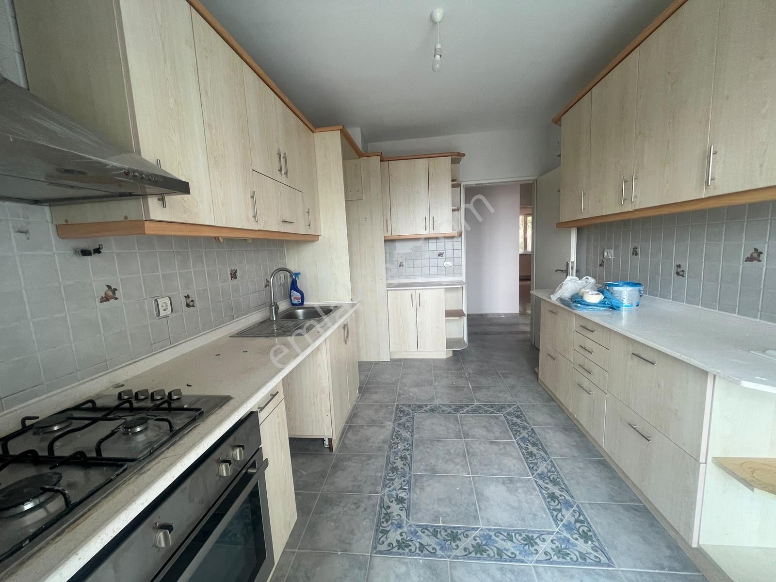 Yuvam Akarca Konutlarında Boyalı Temiz Kiralık 3+1 Daire - Görsel 12