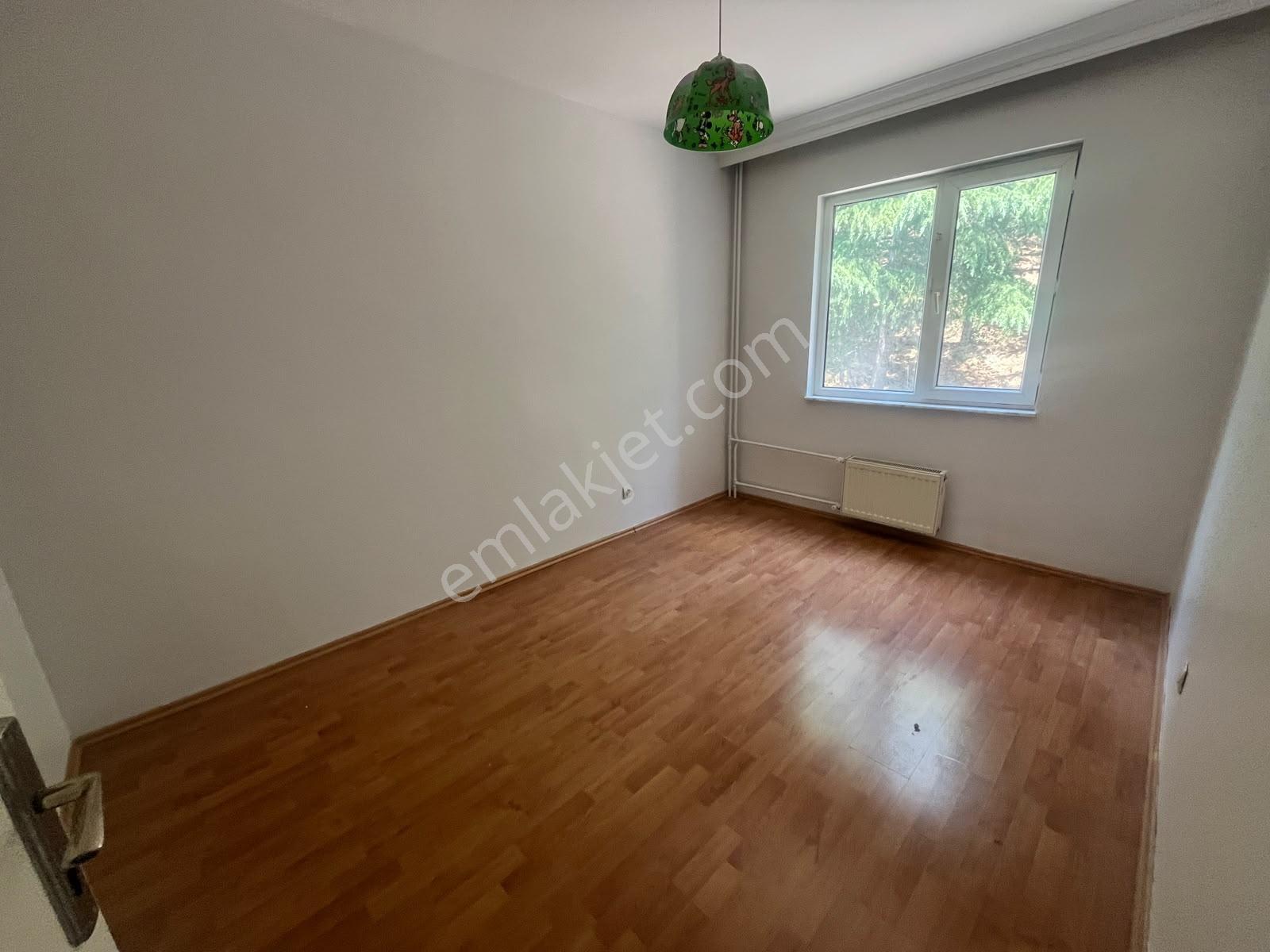 Yuvam Akarca Konutlarında Boyalı Temiz Kiralık 3+1 Daire - Görsel 27