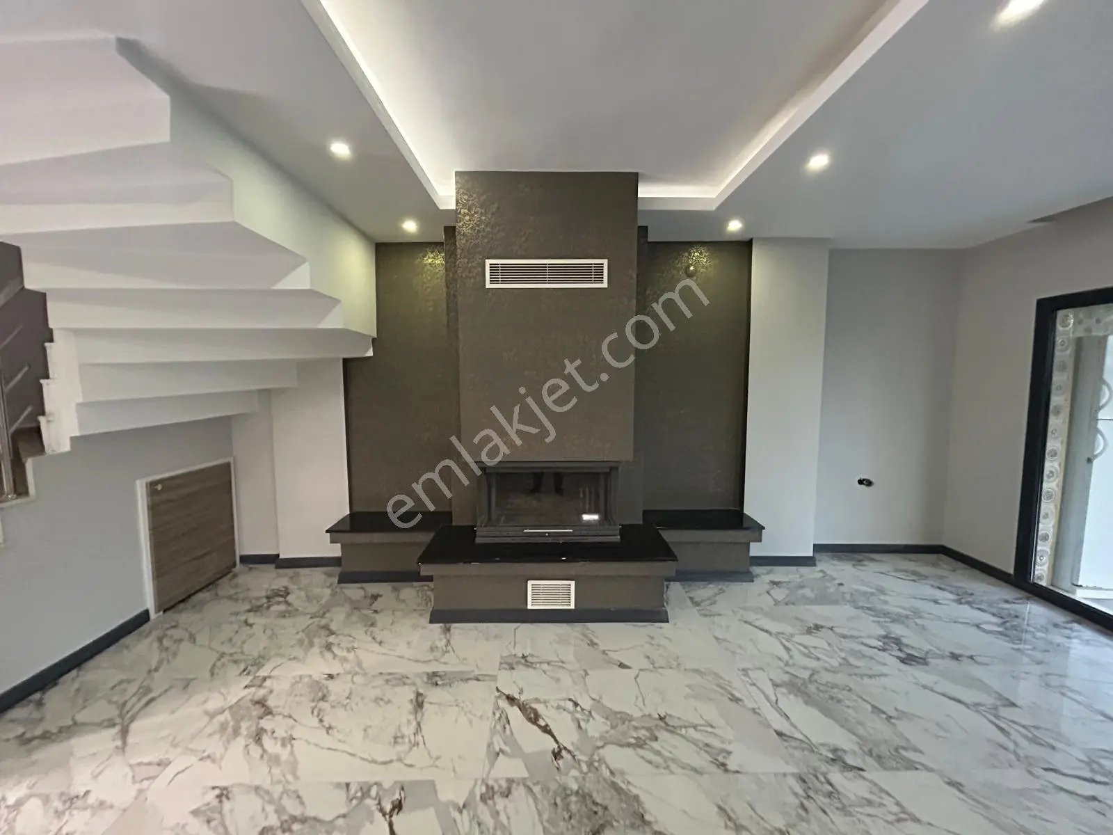 Yukarıkızılca'da Müstakil 4+1 600 M2 İçerisinde Özel Yapım Villa - Görsel 3