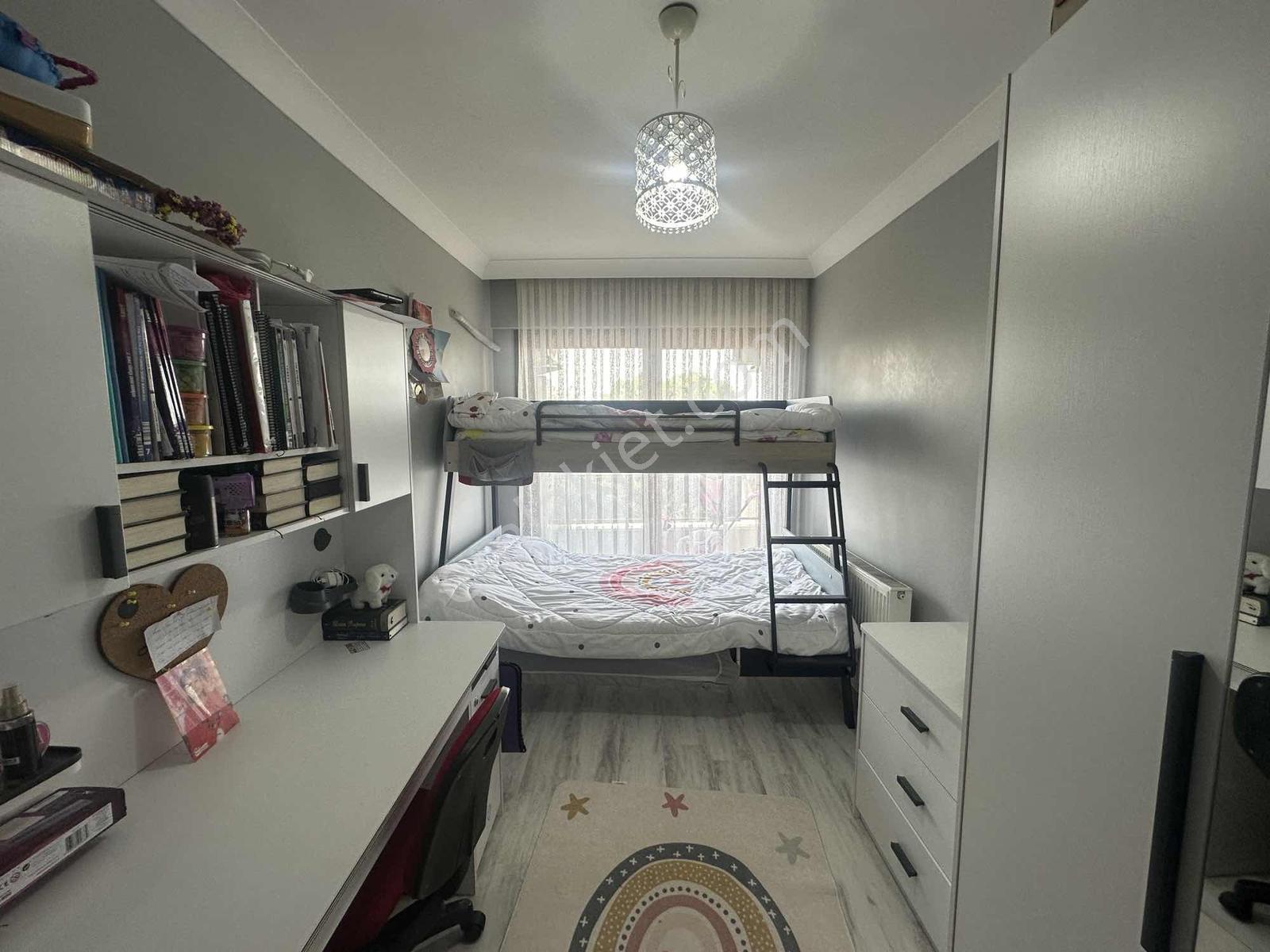 Çözüm Emlak'tan Muradiye'de 23 Nisan Civarı 3+1 Ara Kat Daire - Görsel 12