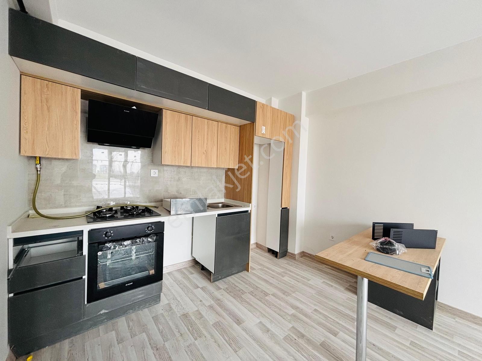 Güven'den Site İçerisinde 7/24 Güvenlikli Havuzlu Kiralık 1+1 Ev - Görsel 5