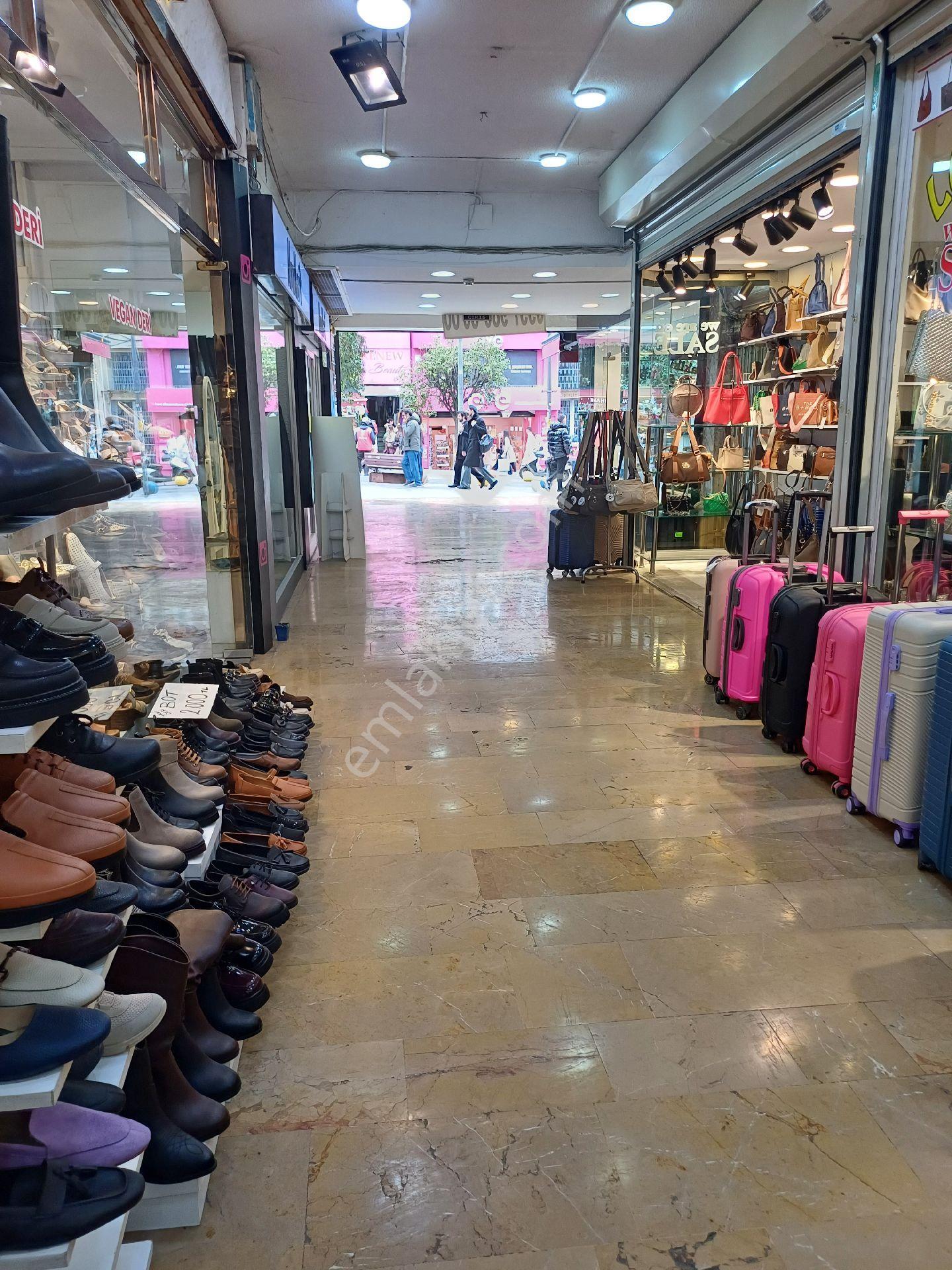 Şeref Emlak'tan Bahariye Caddesi Üzerinde Hak Pasajın'da