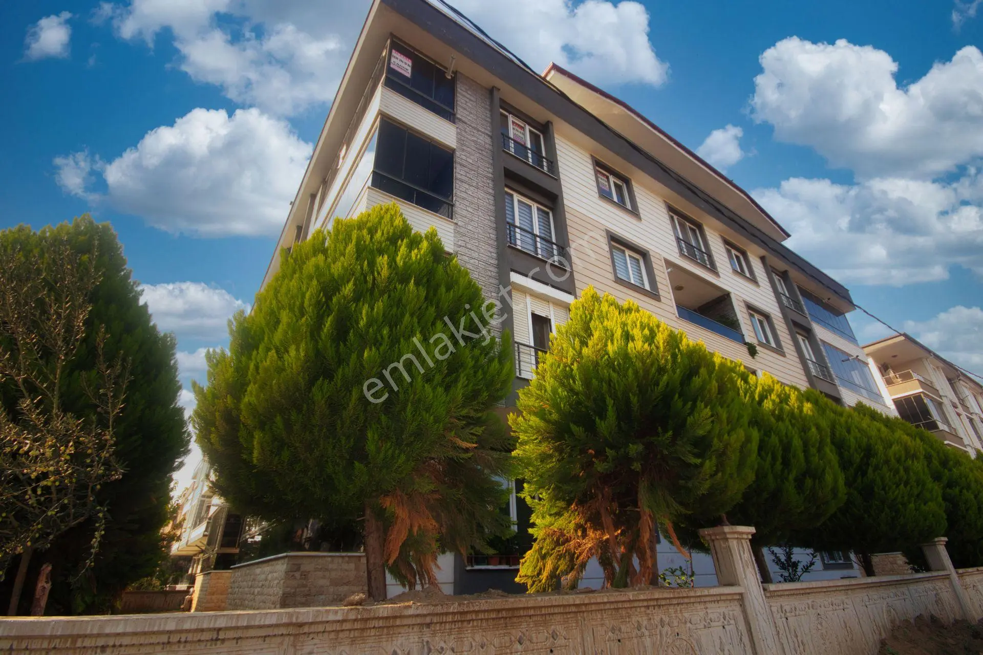 🛑🛑aktif'ten Akçay'da Satılık Cam Balkonlu Ön Cephe Ayrı Mutfaklı 2+1 Geniş Daire