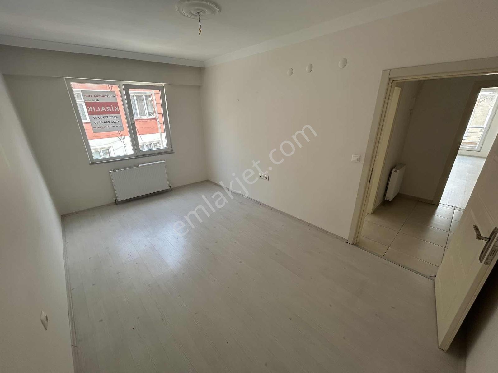 17 Yelül Mah. 3+1 Köşe Başı 120 M2 Ara Kat Kiralık Daire - Görsel 23