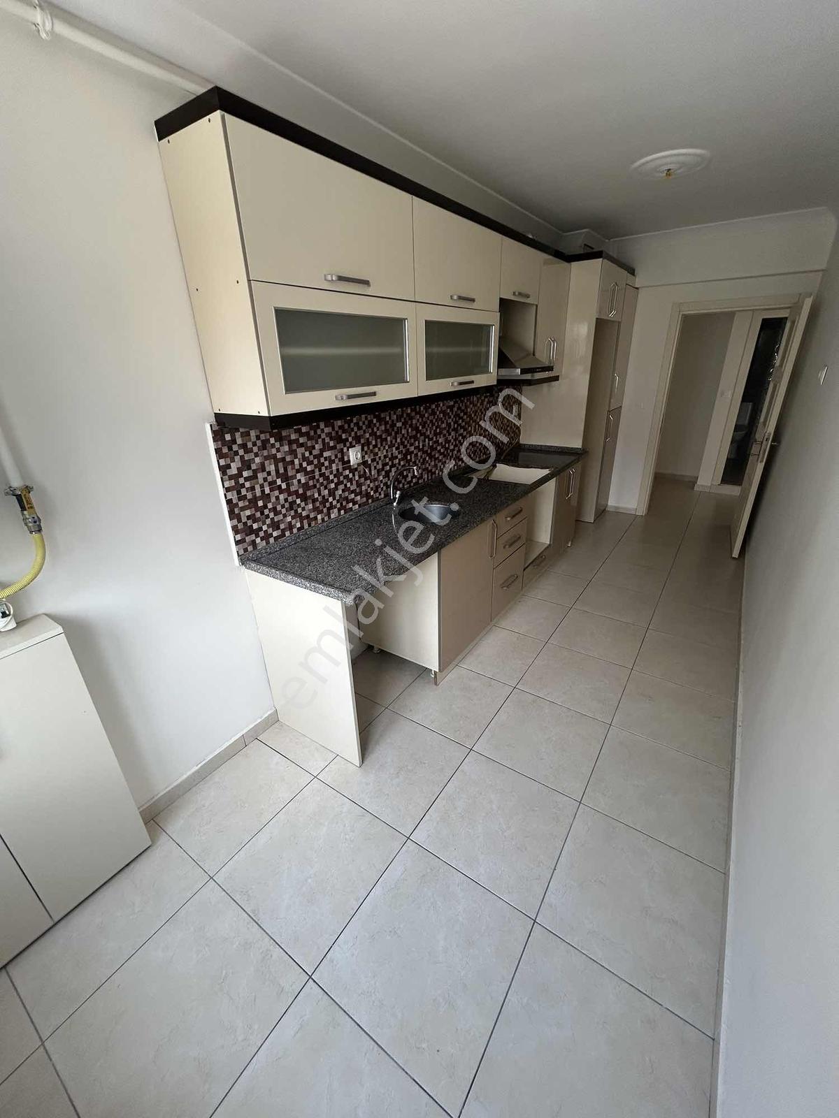 17 Yelül Mah. 3+1 Köşe Başı 120 M2 Ara Kat Kiralık Daire - Görsel 6