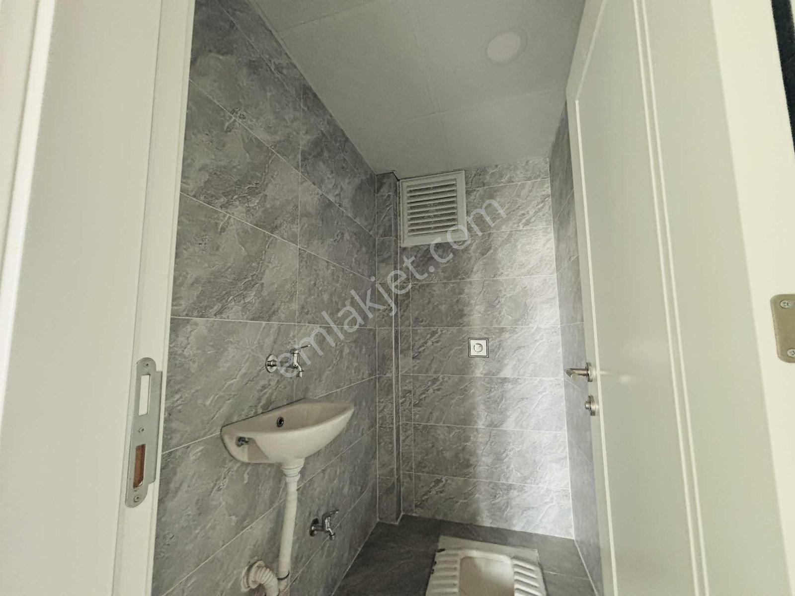 Güven'den 7/24 Güvenlikli,saunalı,havuzlu,k.otoparklı 3+1 Daire - Görsel 36