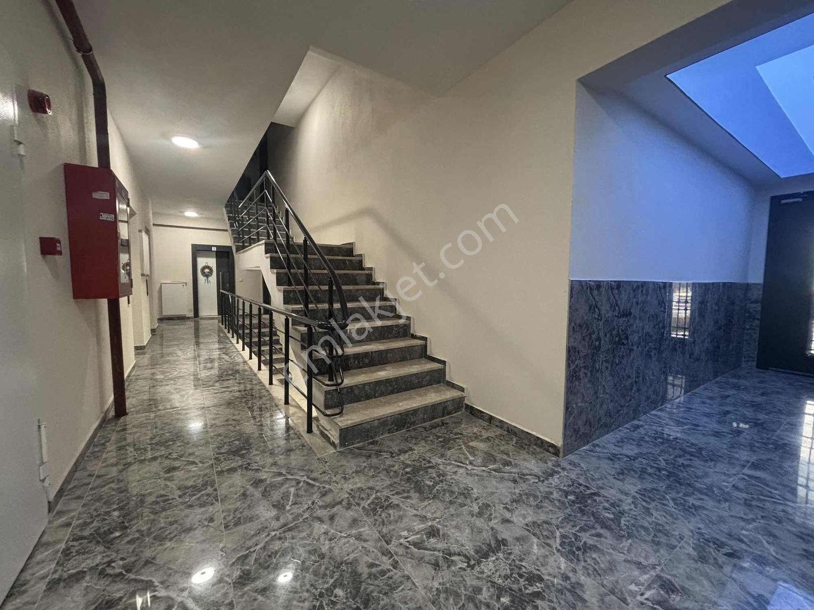 Güven'den 7/24 Güvenlikli,saunalı,havuzlu,k.otoparklı 3+1 Daire - Görsel 22