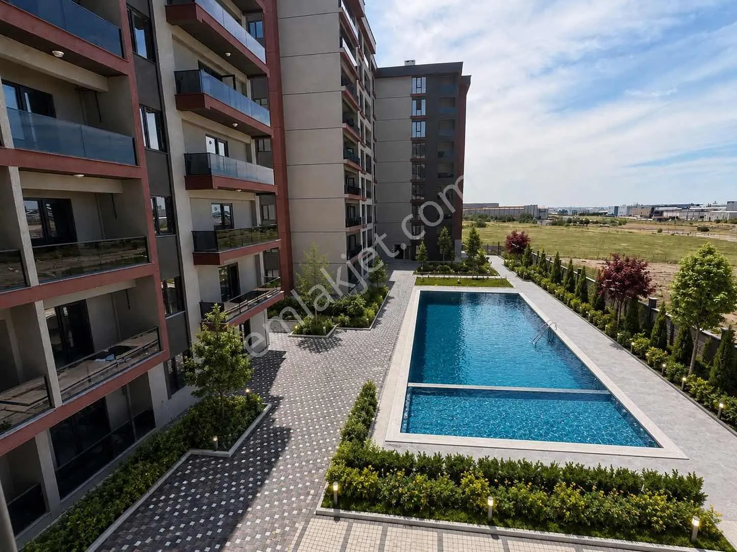 Güven'den **ultra Lükss** Sitede K'otoparklı Havuzlu 1+1daireler