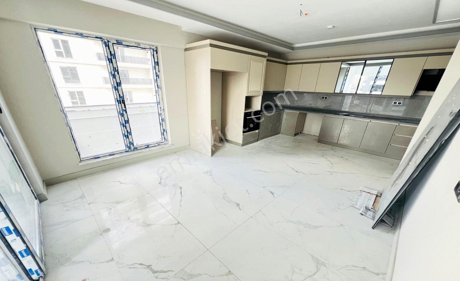Bulvarda Muhteşem Manzaralı Site Dairesi - Görsel 15