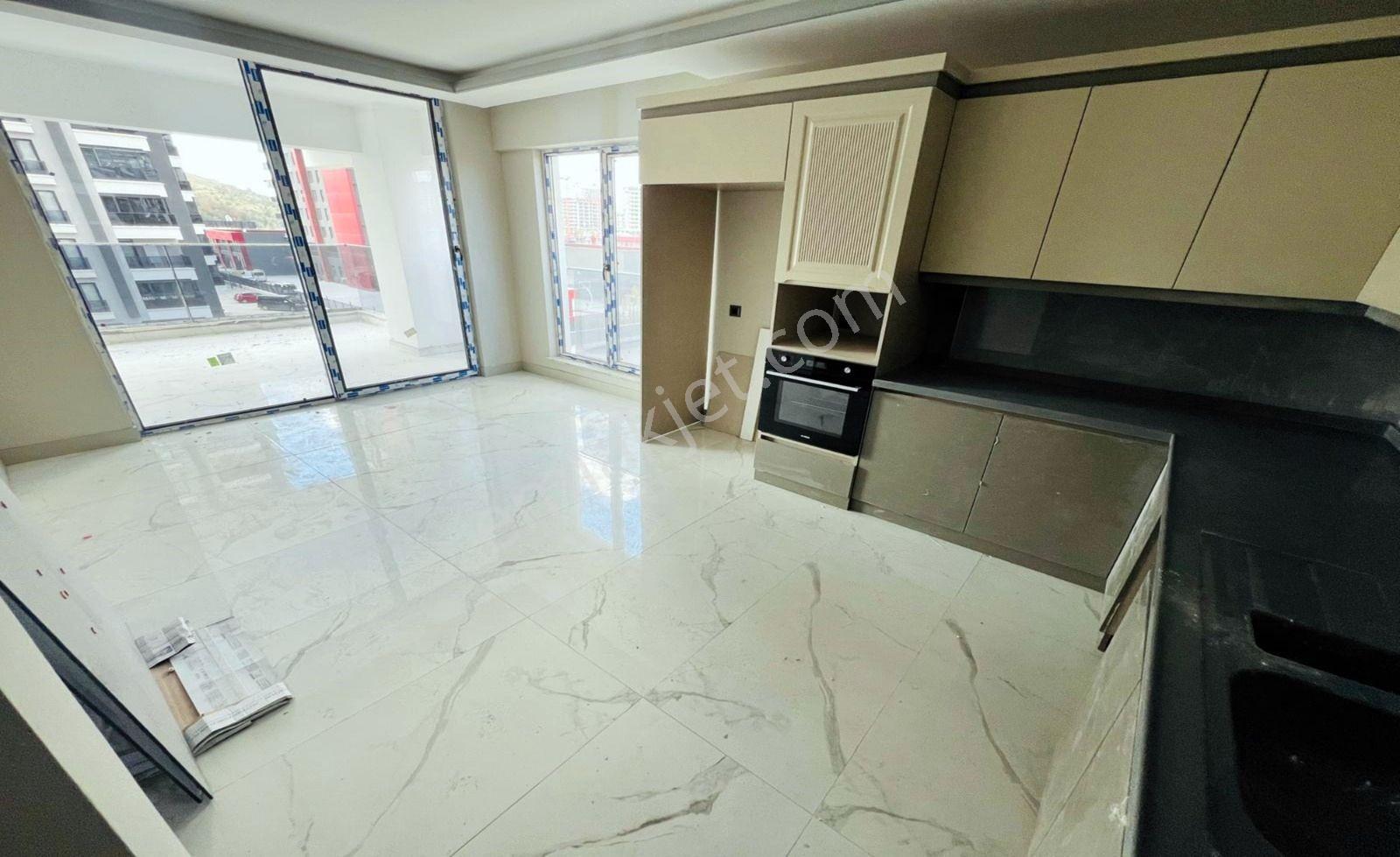 Bulvarda Muhteşem Manzaralı Site Dairesi - Görsel 17