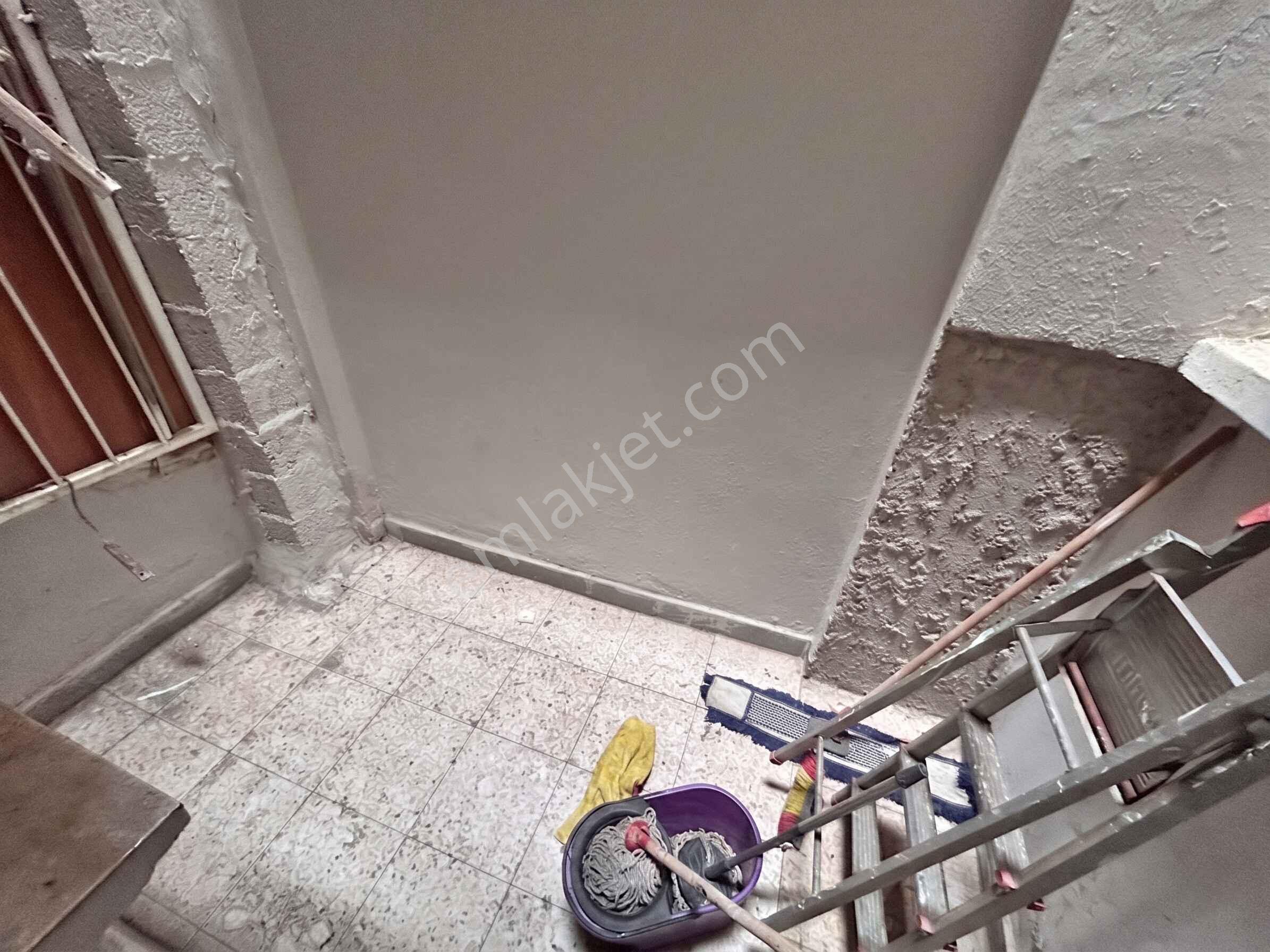 Karşıyaka Çarşıda İş Yerine Uygun Zemin Üstü Kiralık 2+1 Daire - Görsel 12