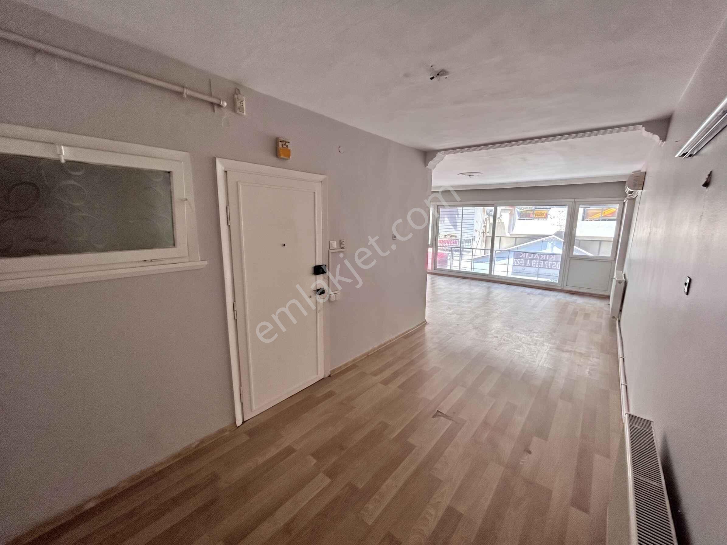 Karşıyaka Çarşıda İş Yerine Uygun Zemin Üstü Kiralık 2+1 Daire - Görsel 4