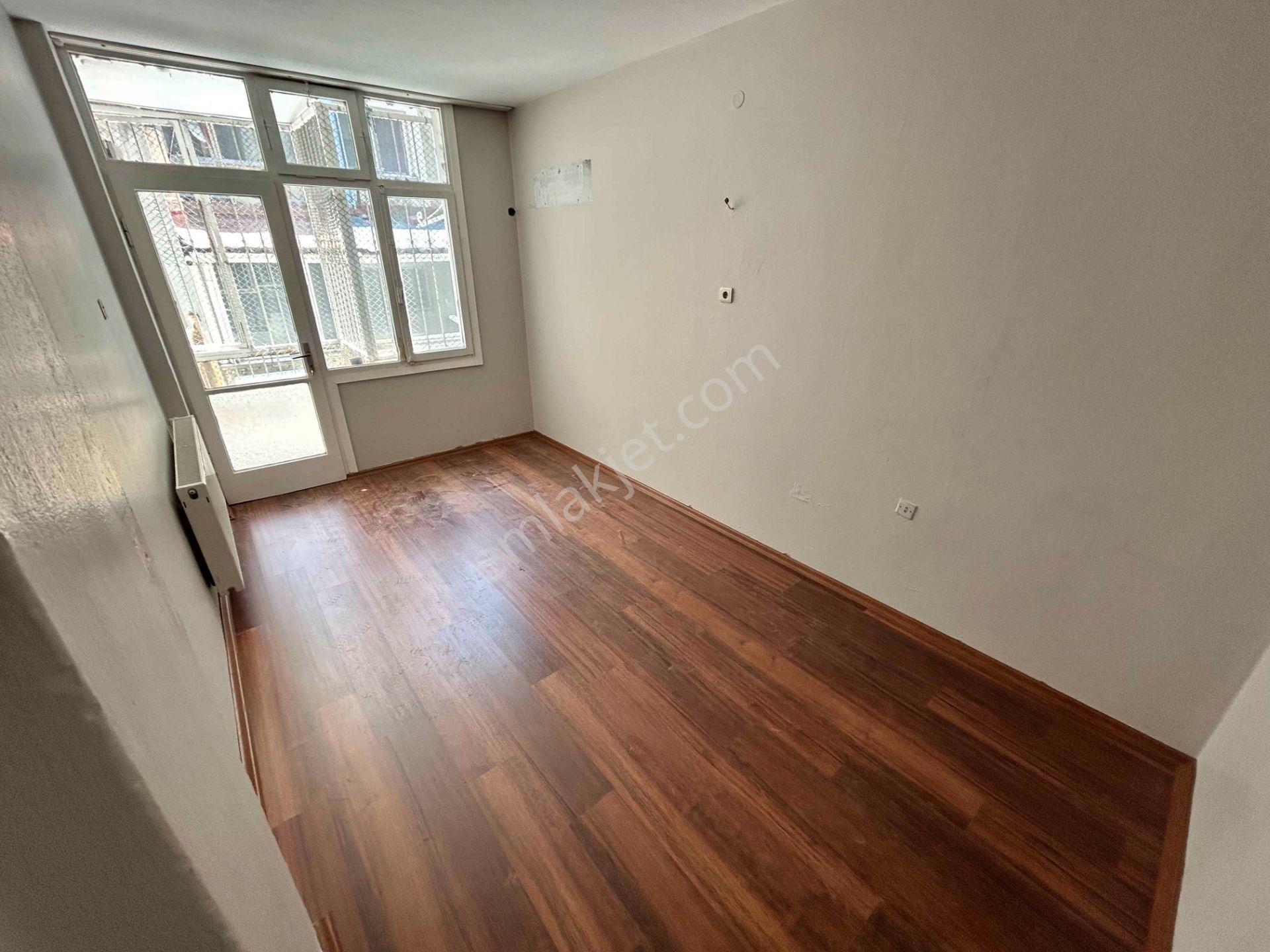 Karşıyaka Çarşıda İş Yerine Uygun Zemin Üstü Kiralık 2+1 Daire - Görsel 15