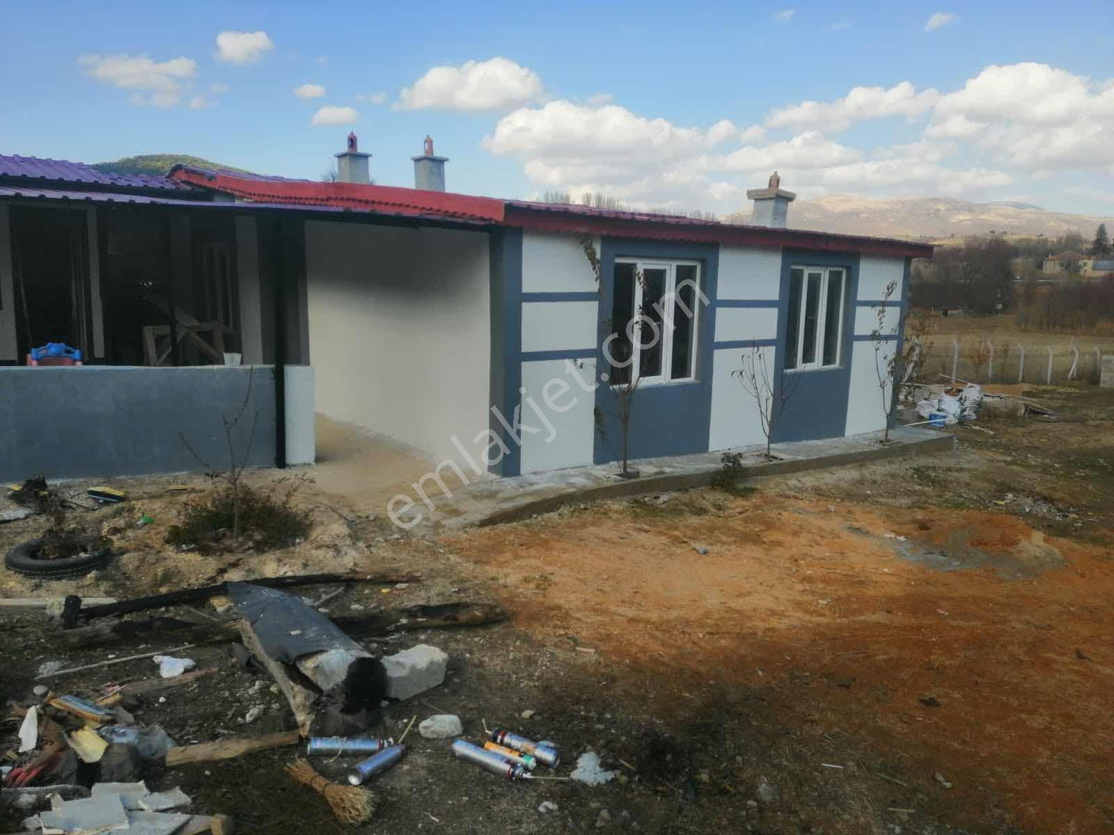 Saglık Ta Hayvancılıga Bahçeye Uygun Evler+elektrık+kuyu+yol+tel