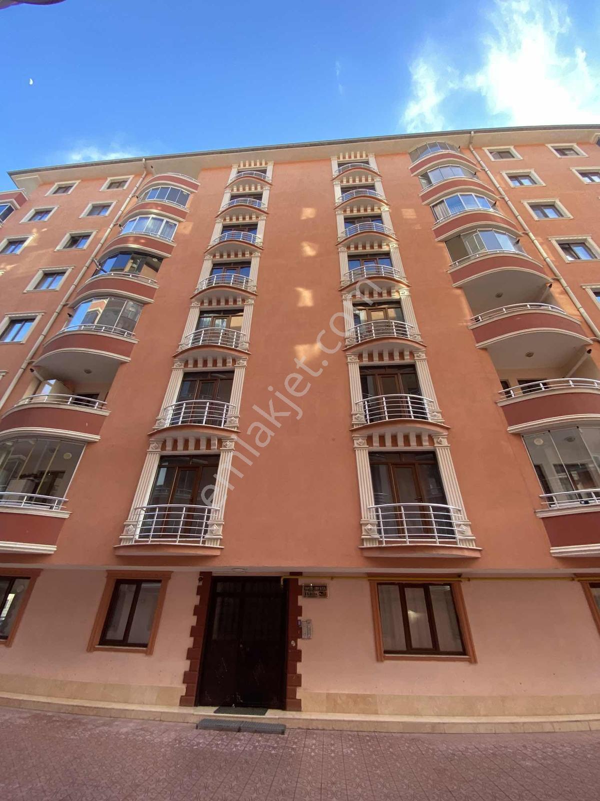 2y Duman Emlak'tan Harika Konumda 3+1 Geniş Kiralık Daire