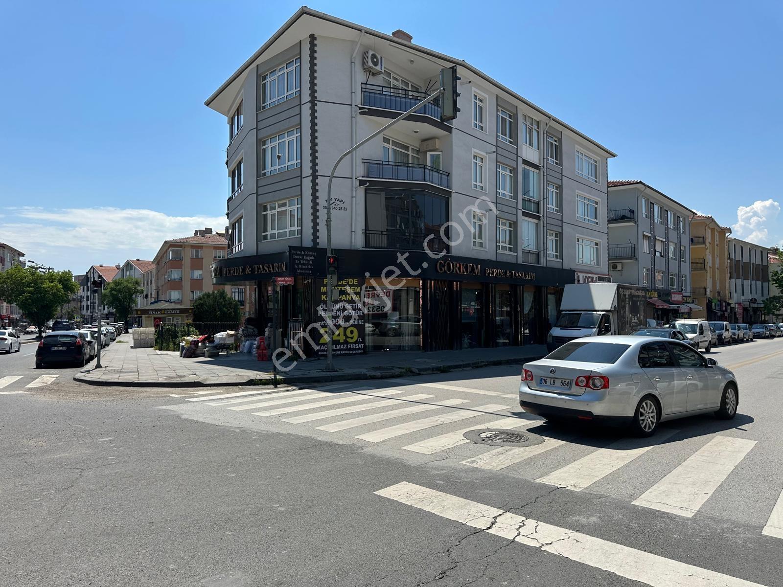 Fuat Çetin'den Etlik'in En Gözde Dükkanı 45 Metre Vitrin Cepheli - Görsel 24