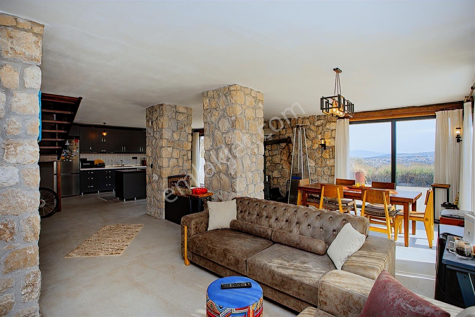 Karaburun Mordoğan'da Panaromik Deniz Manzaralı Taş Villa - Görsel 14