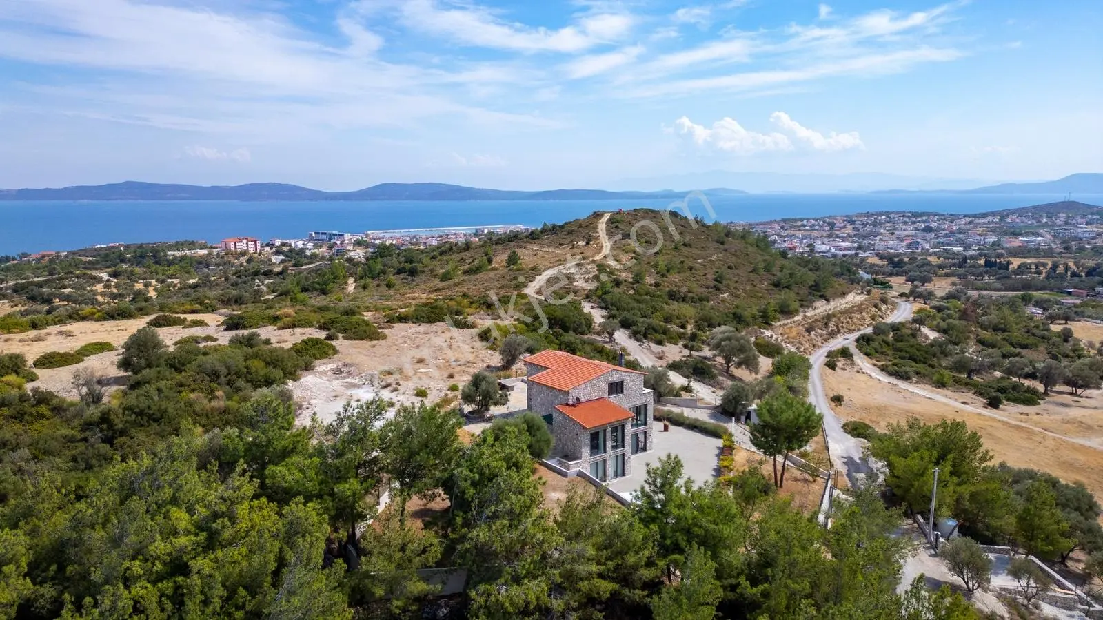 Karaburun Mordoğan'da Panaromik Deniz Manzaralı Taş Villa