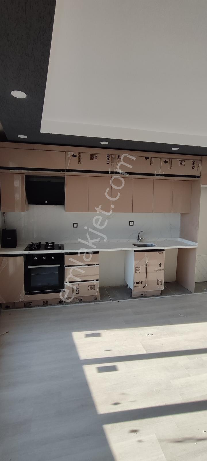 Çerkezköy Lemar Mevkiinde Tepe Çıkış Yolunda Kiralık Daire - Görsel 4