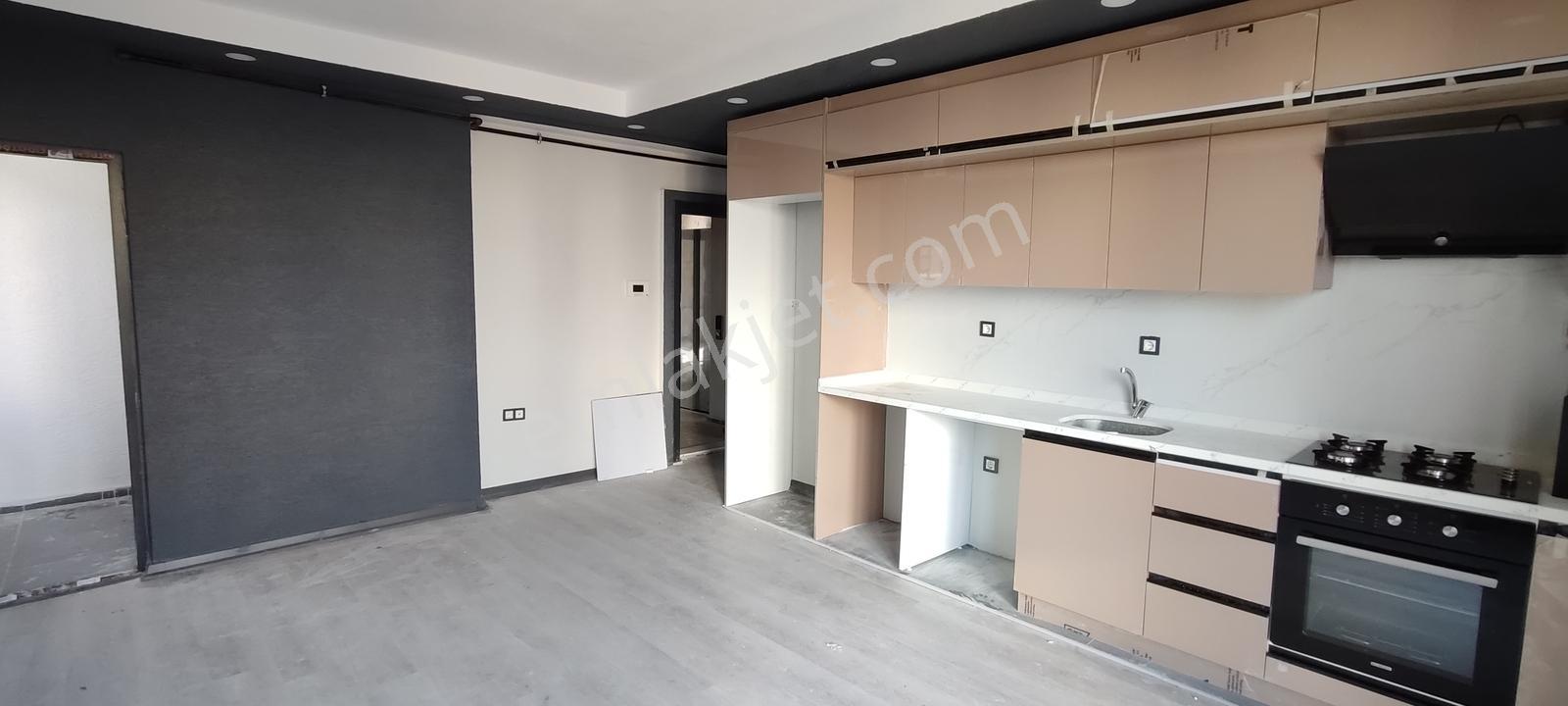 Çerkezköy Lemar Mevkiinde Tepe Çıkış Yolunda Kiralık Daire