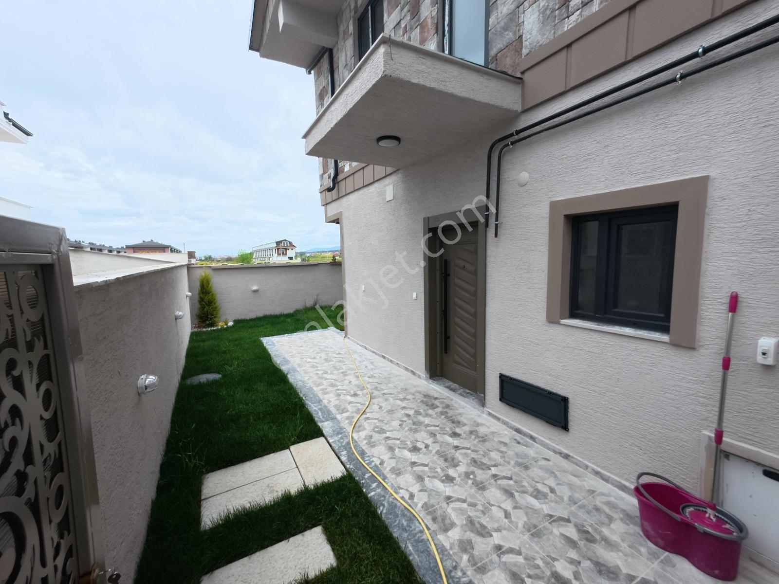 Kocaali Sahilde Geniş Bahçeli, Havuzlu Sus Şelali 4+1 Villa - Görsel 23