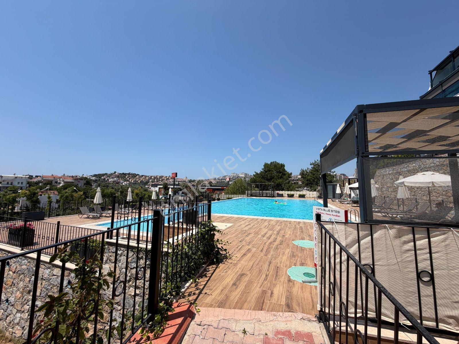 Kuşadası Panoramik Deniz Manzaralı Dogalgazlı Ferah 3+1 Daire - Görsel 4