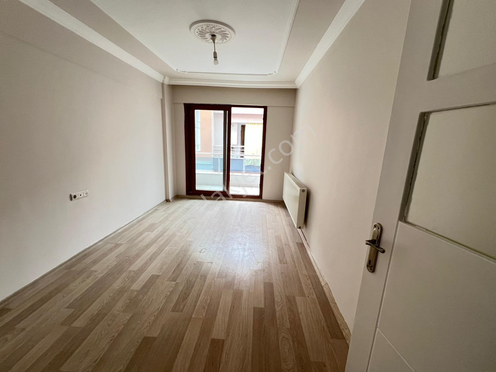 Çözüm Emlak'tan Muradiye İstasyon Caddesi'nde 3+1 Ara Kat Daire - Görsel 8