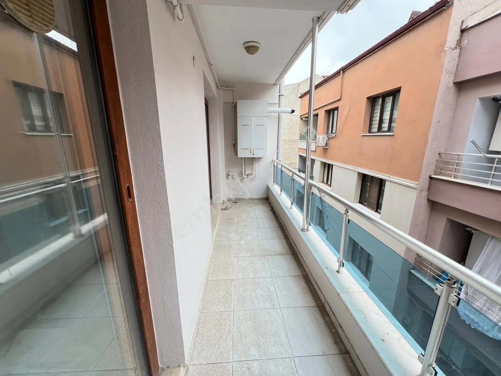 Çözüm Emlak'tan Muradiye İstasyon Caddesi'nde 3+1 Ara Kat Daire - Görsel 23