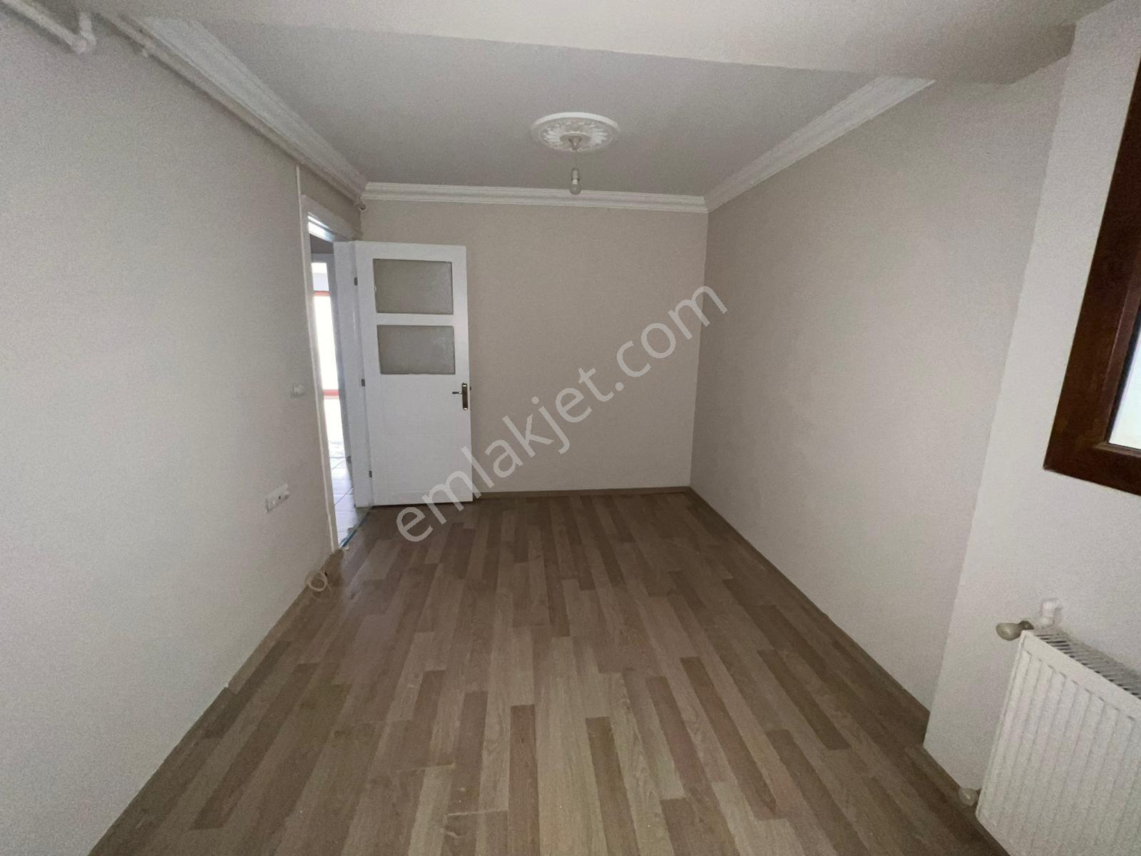 Çözüm Emlak'tan Muradiye İstasyon Caddesi'nde 3+1 Ara Kat Daire - Görsel 26