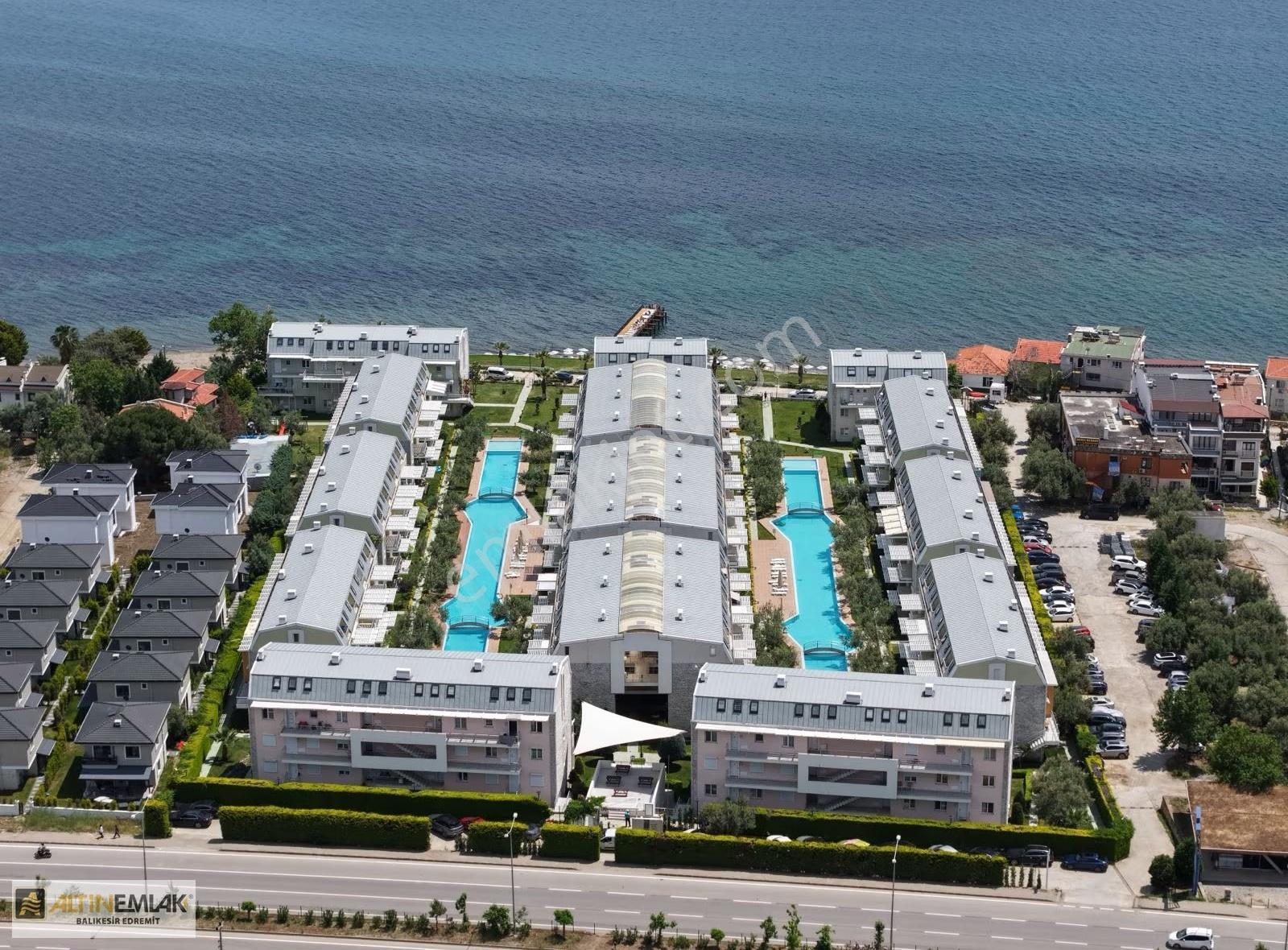 Küçükkuyu Port Sitesi'nin En Büyük Dairesi Denize Sıfır | 4+1
