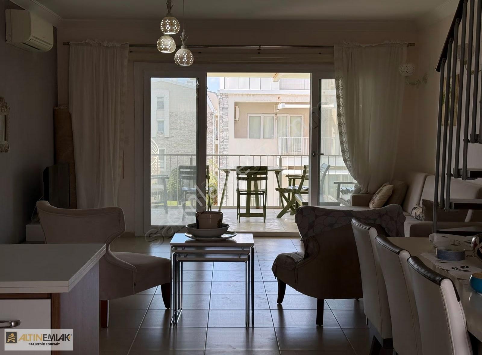 Küçükkuyu Port Sitesi'nin En Büyük Dairesi Denize Sıfır | 4+1 - Görsel 5