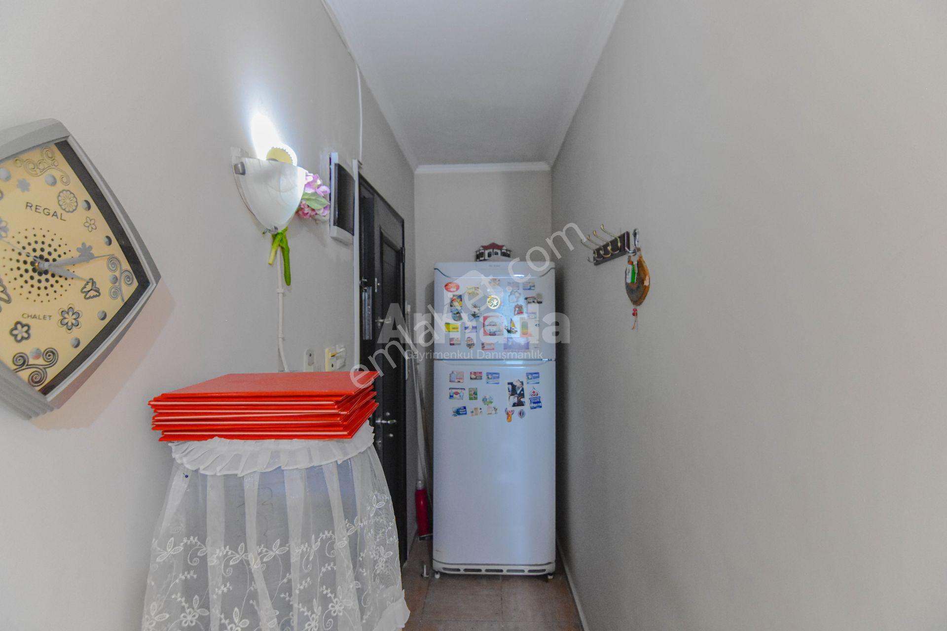 Kuşadası Merkezde Deniz Manzaralı Cam Balkonlu Eşyalı Daire - Görsel 15
