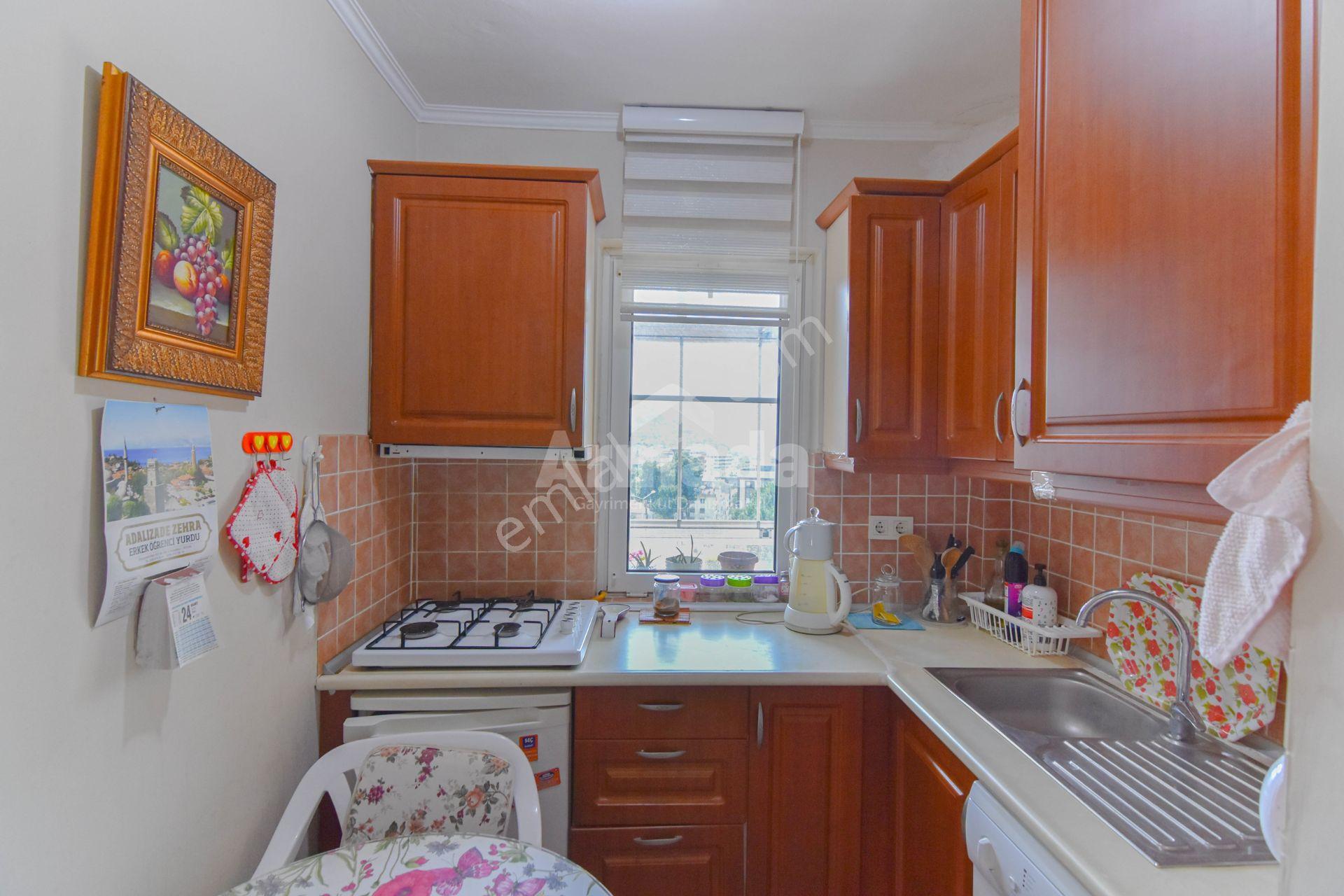 Kuşadası Merkezde Deniz Manzaralı Cam Balkonlu Eşyalı Daire - Görsel 14