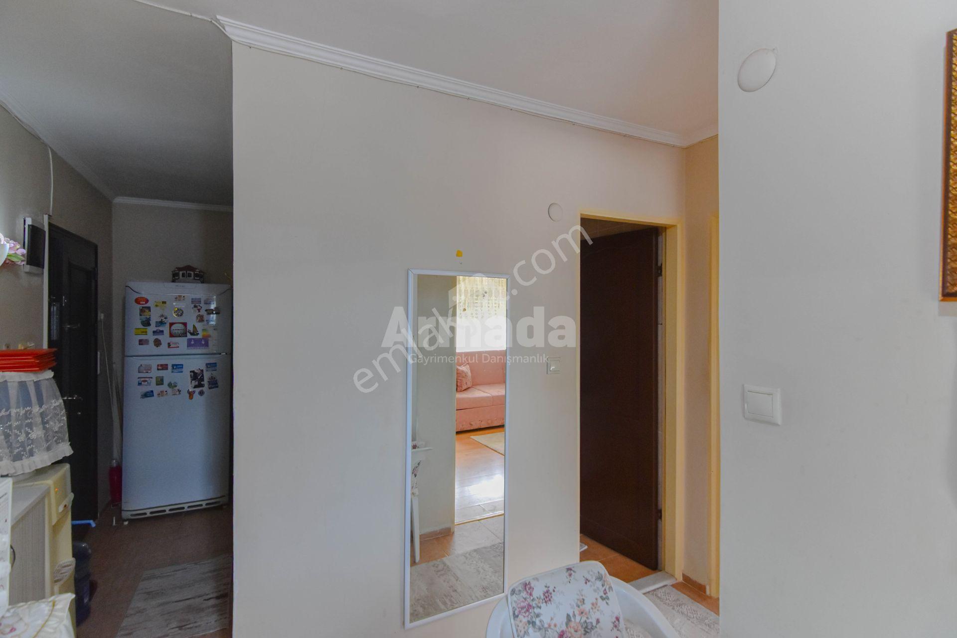 Kuşadası Merkezde Deniz Manzaralı Cam Balkonlu Eşyalı Daire - Görsel 17