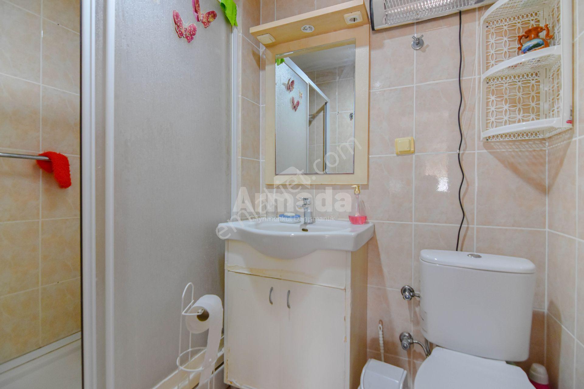 Kuşadası Merkezde Deniz Manzaralı Cam Balkonlu Eşyalı Daire - Görsel 12