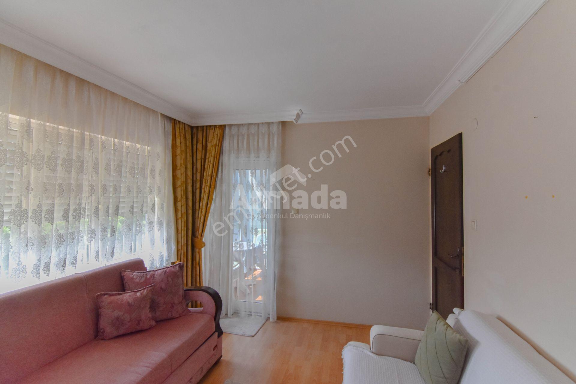 Kuşadası Merkezde Deniz Manzaralı Cam Balkonlu Eşyalı Daire - Görsel 5
