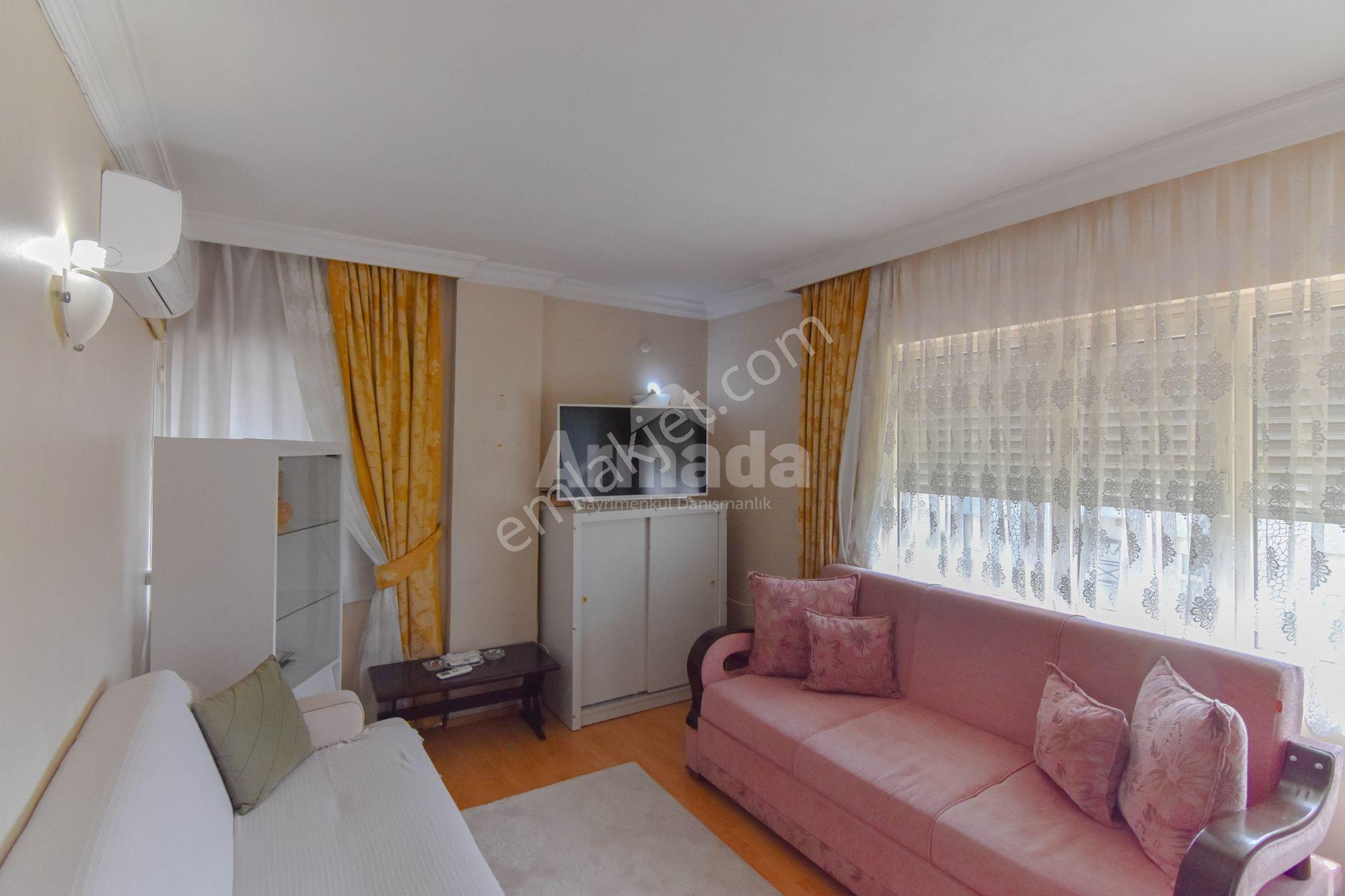 Kuşadası Merkezde Deniz Manzaralı Cam Balkonlu Eşyalı Daire - Görsel 2