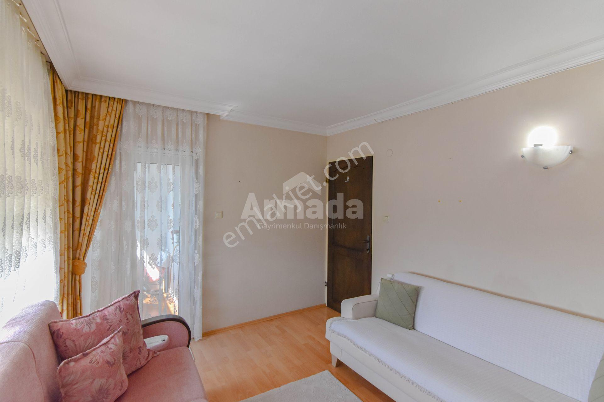 Kuşadası Merkezde Deniz Manzaralı Cam Balkonlu Eşyalı Daire - Görsel 4