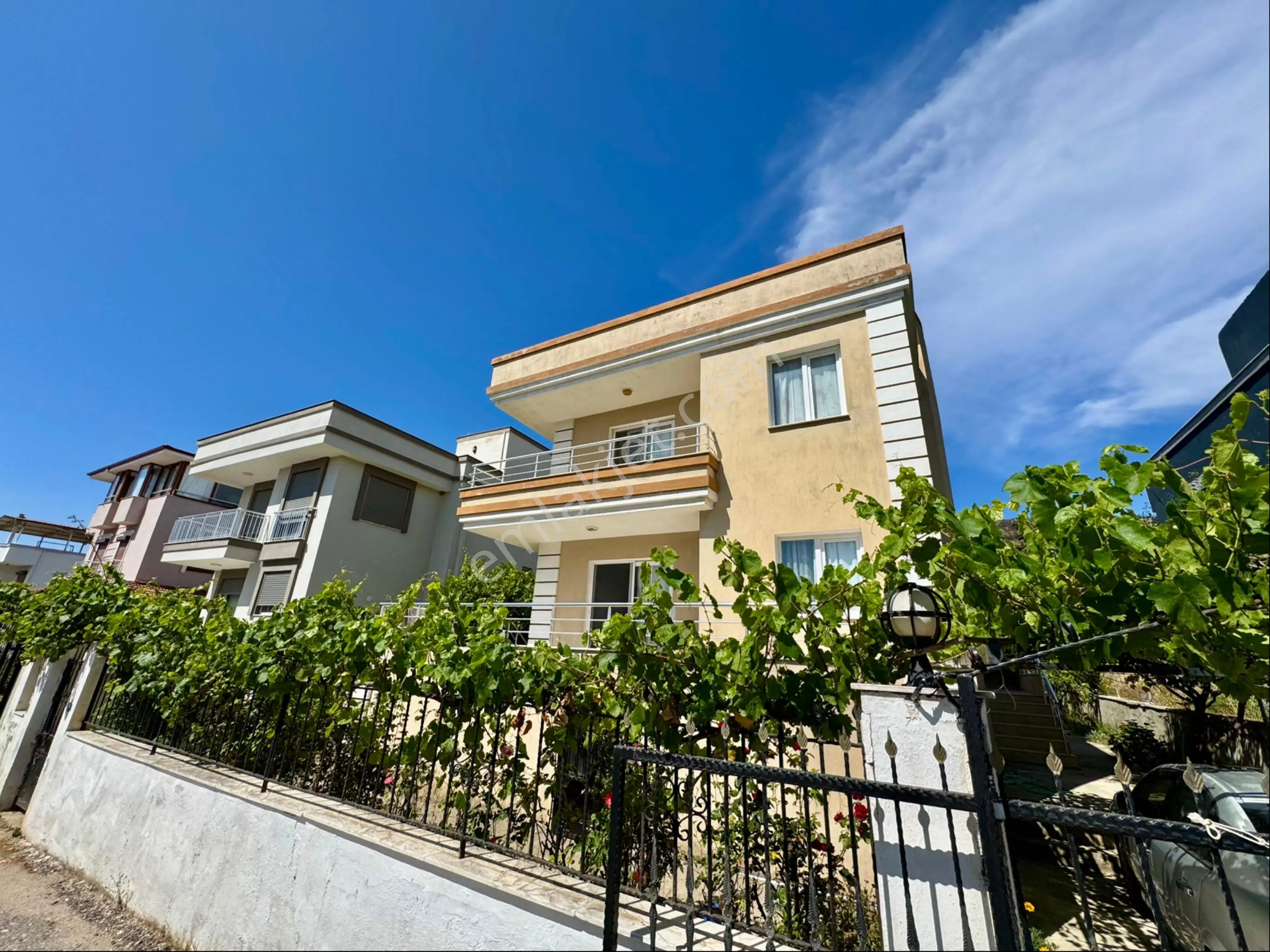 Seferihisar Doğanbey’de Muhteşem Deniz Manzaralı Satılık 3+1 Villa