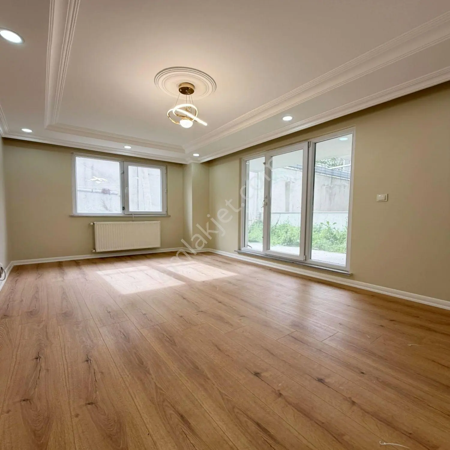 Beylikdüzü Yakuplu'da Villa Tipi Satılık 2+1 Daire