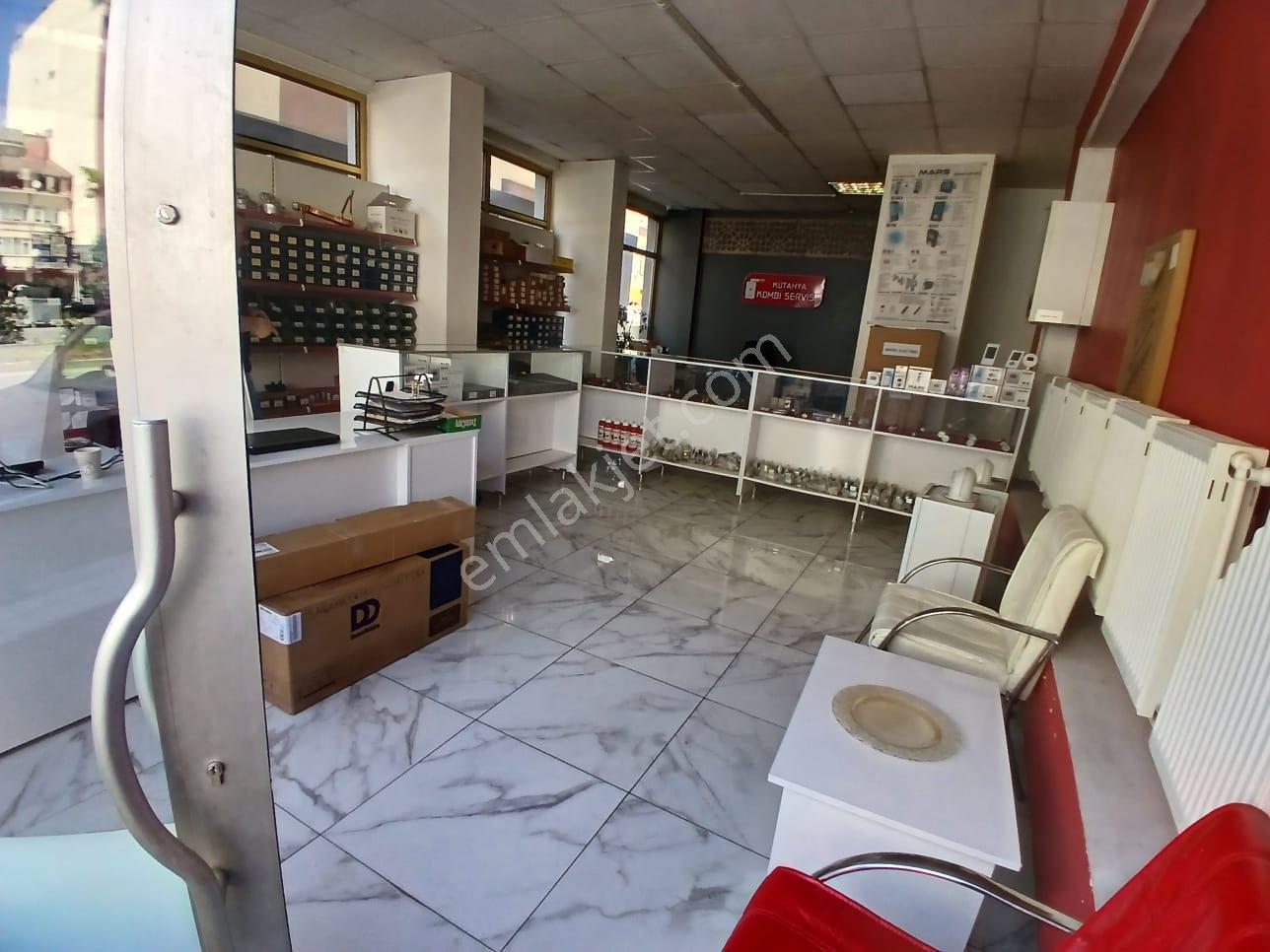 Menderes Caddesinde Geniş Ferah Çift Cephe Satılık Dükkan - Görsel 23