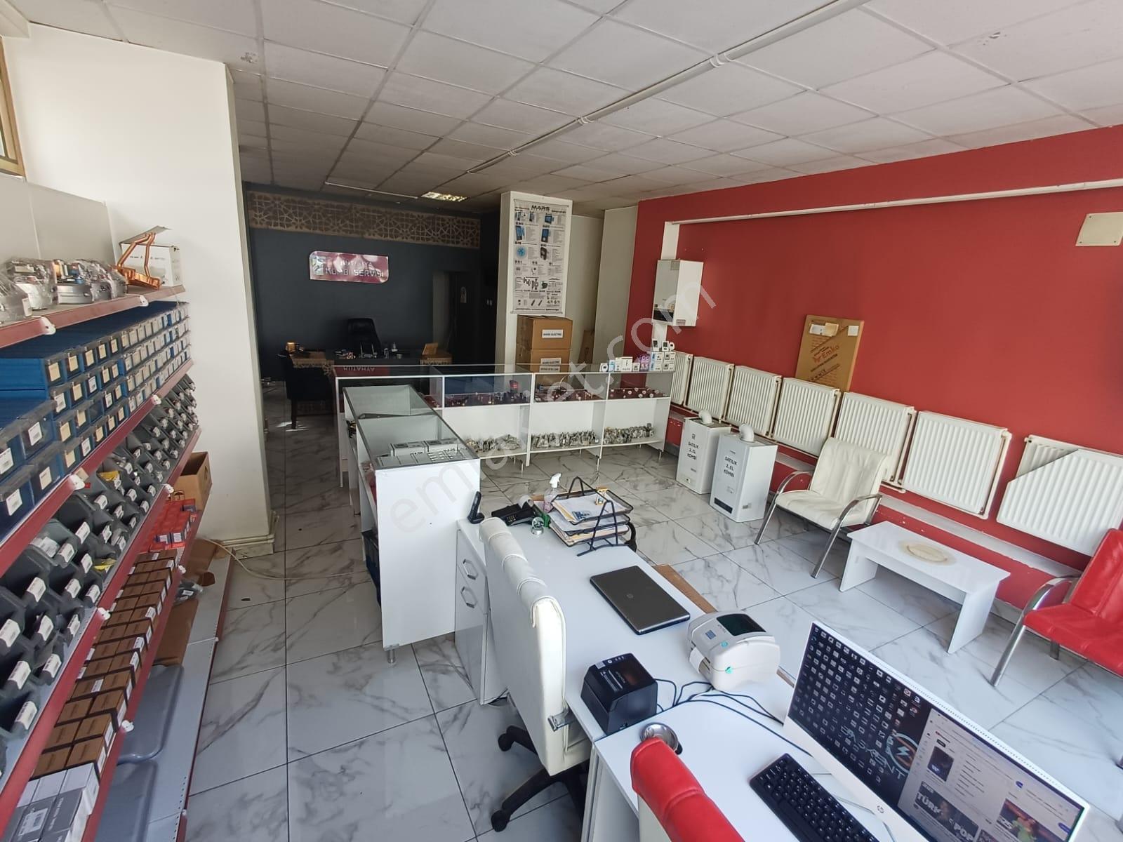 Menderes Caddesinde Geniş Ferah Çift Cephe Satılık Dükkan - Görsel 20
